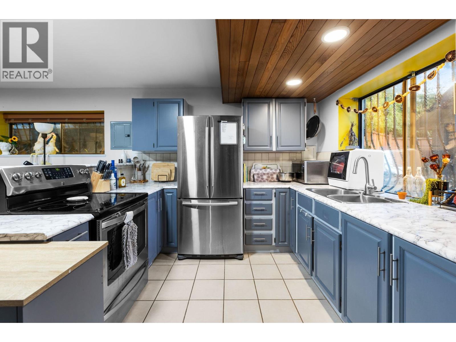 732 ROCHESTER AVENUE, Coquitlam