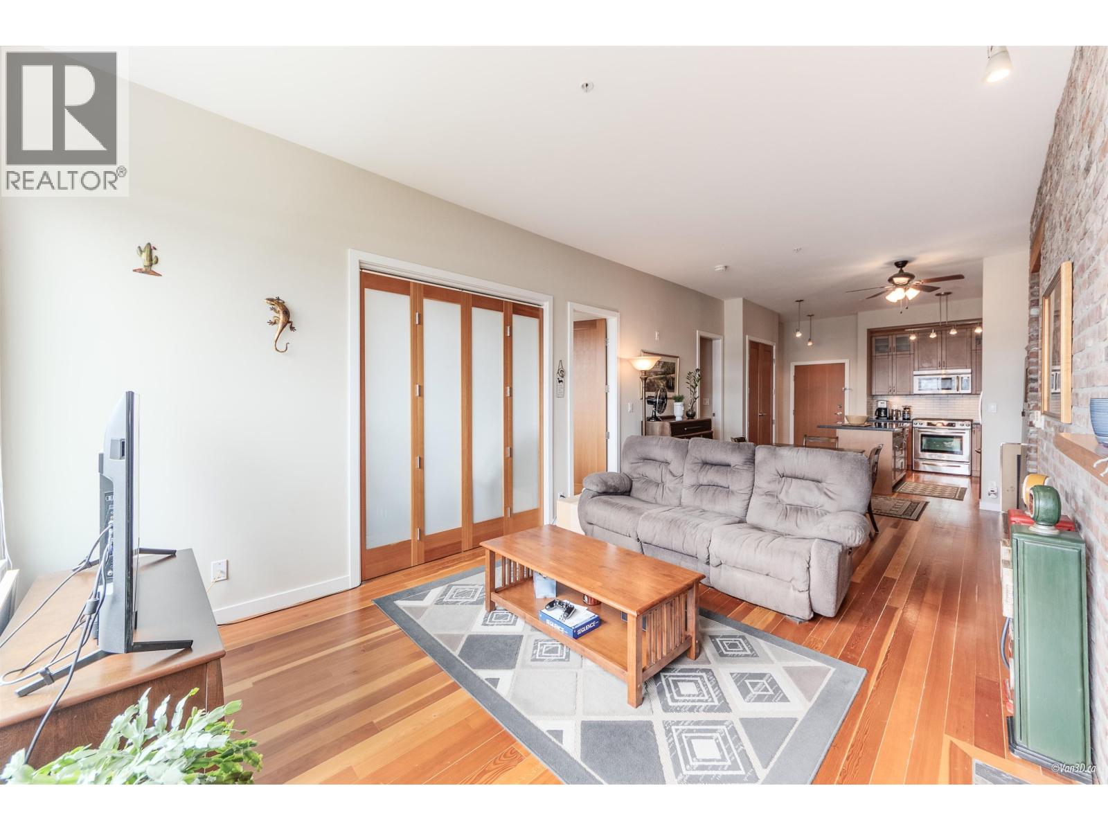 306 240 SALTER STREET, New Westminster