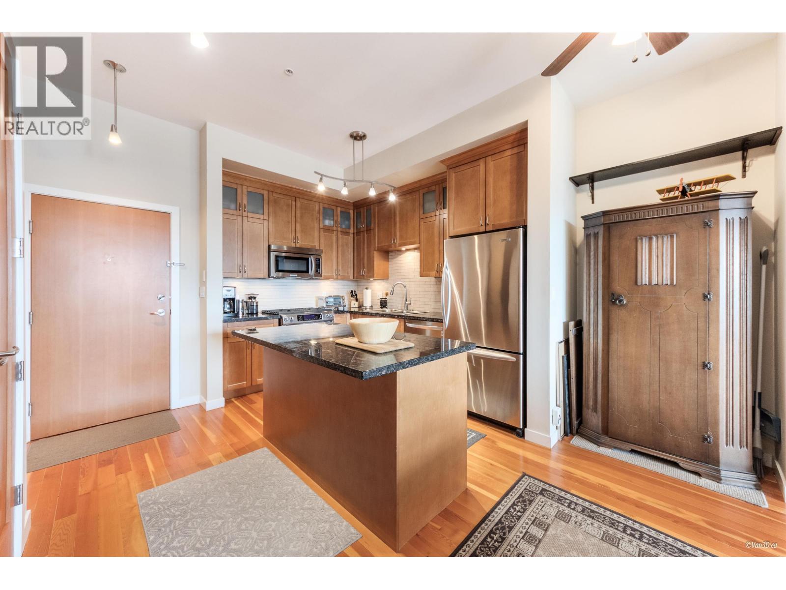 306 240 SALTER STREET, New Westminster