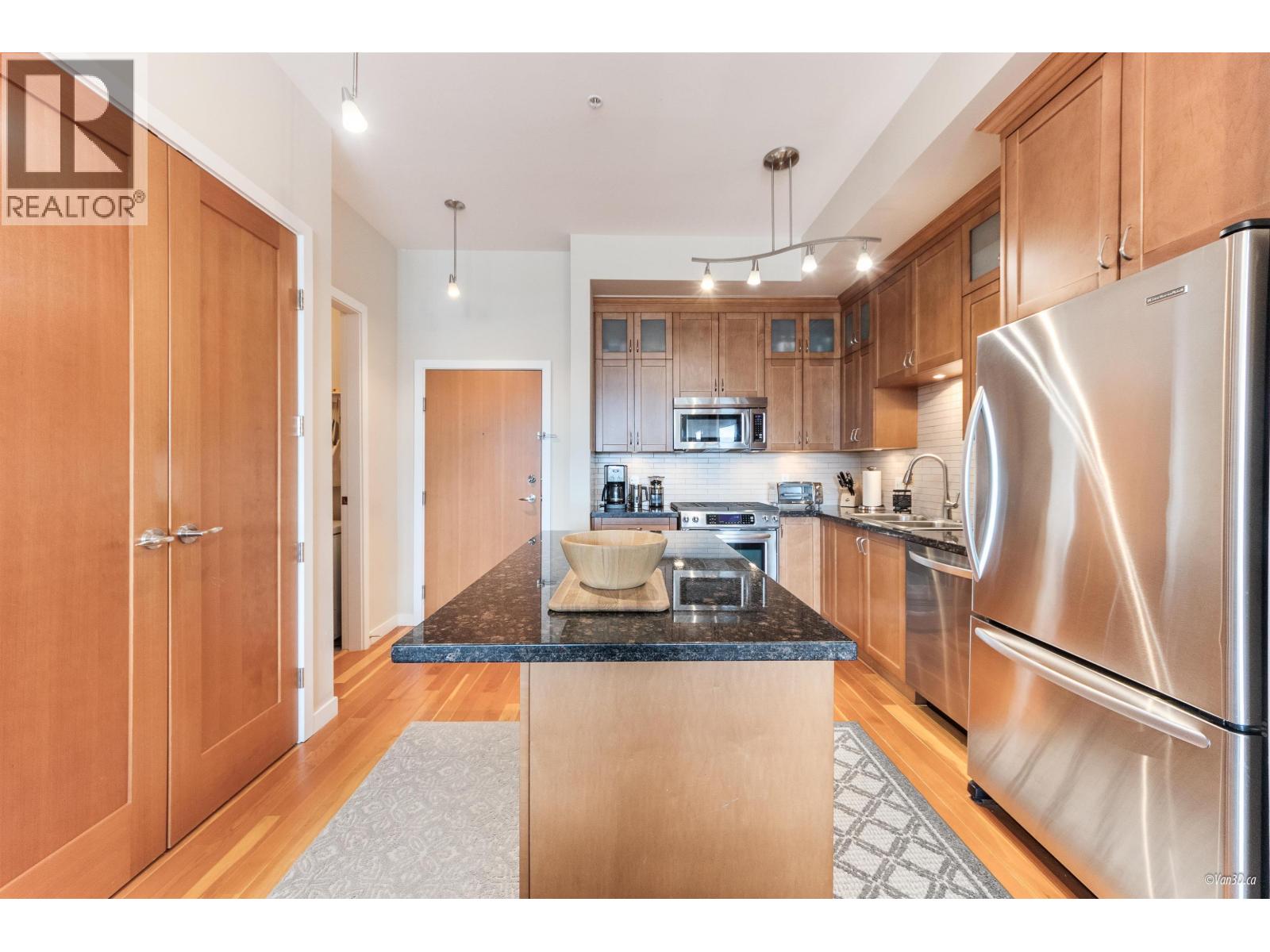 306 240 SALTER STREET, New Westminster