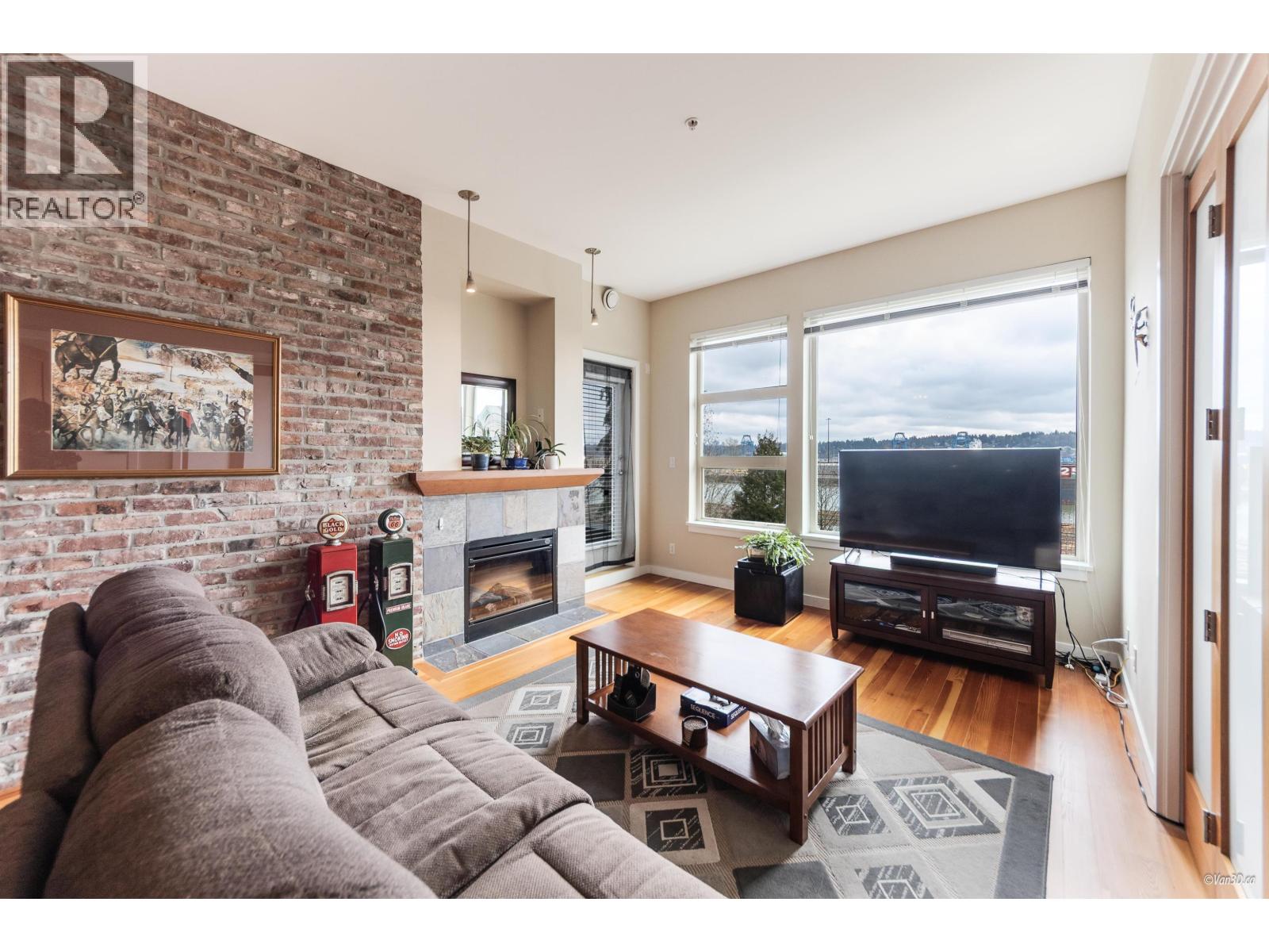 306 240 SALTER STREET, New Westminster