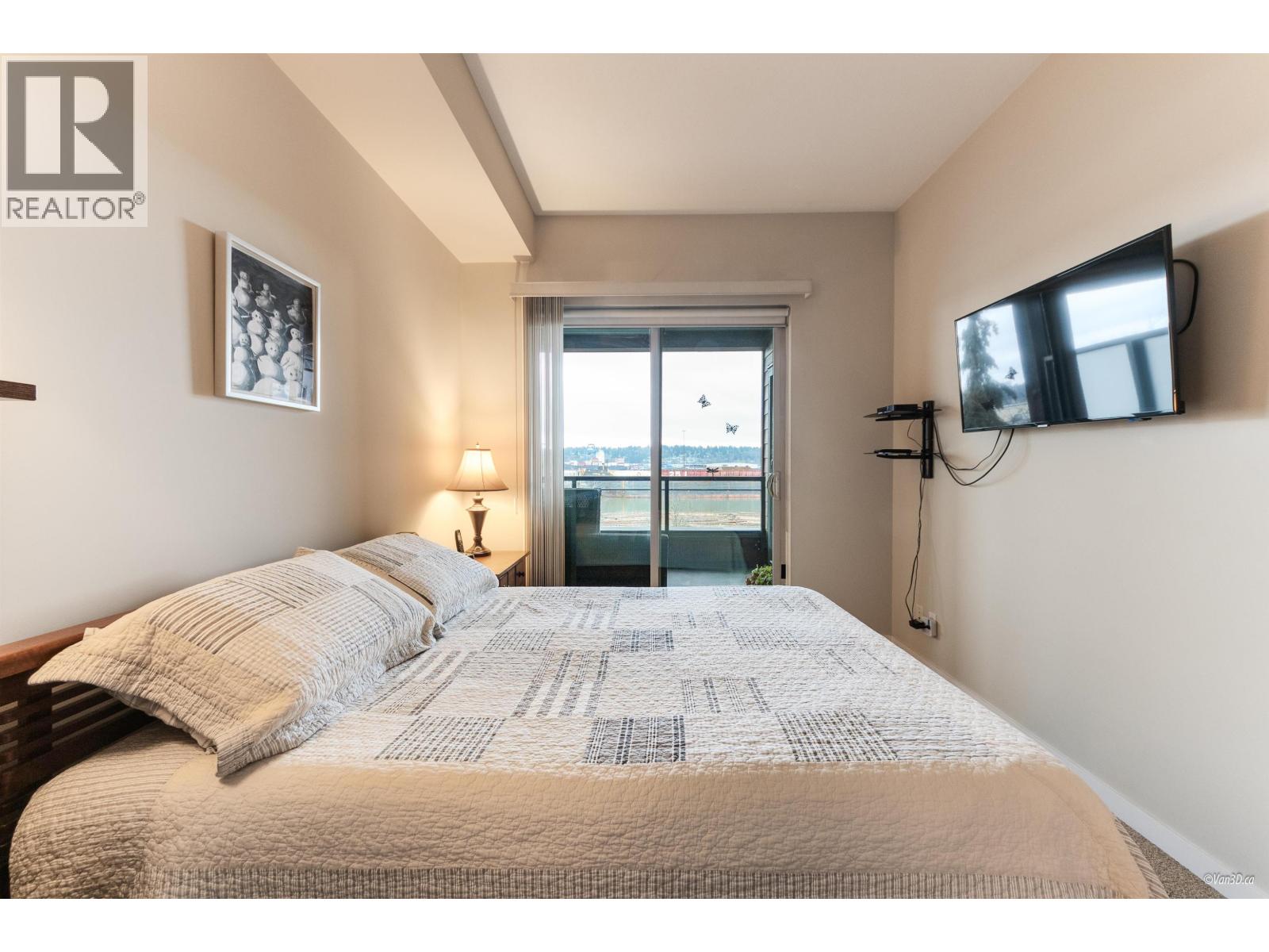 306 240 SALTER STREET, New Westminster