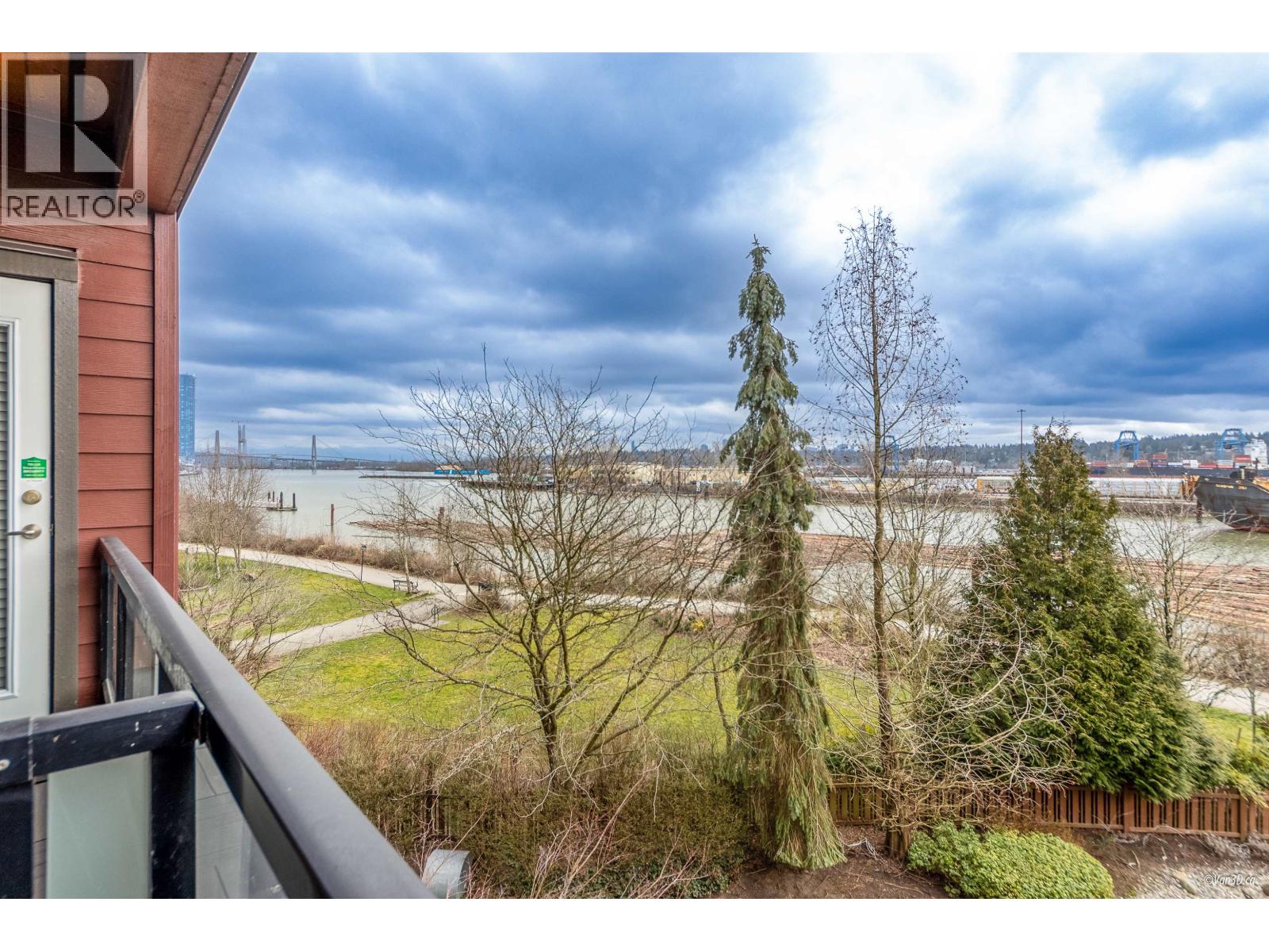 306 240 SALTER STREET, New Westminster