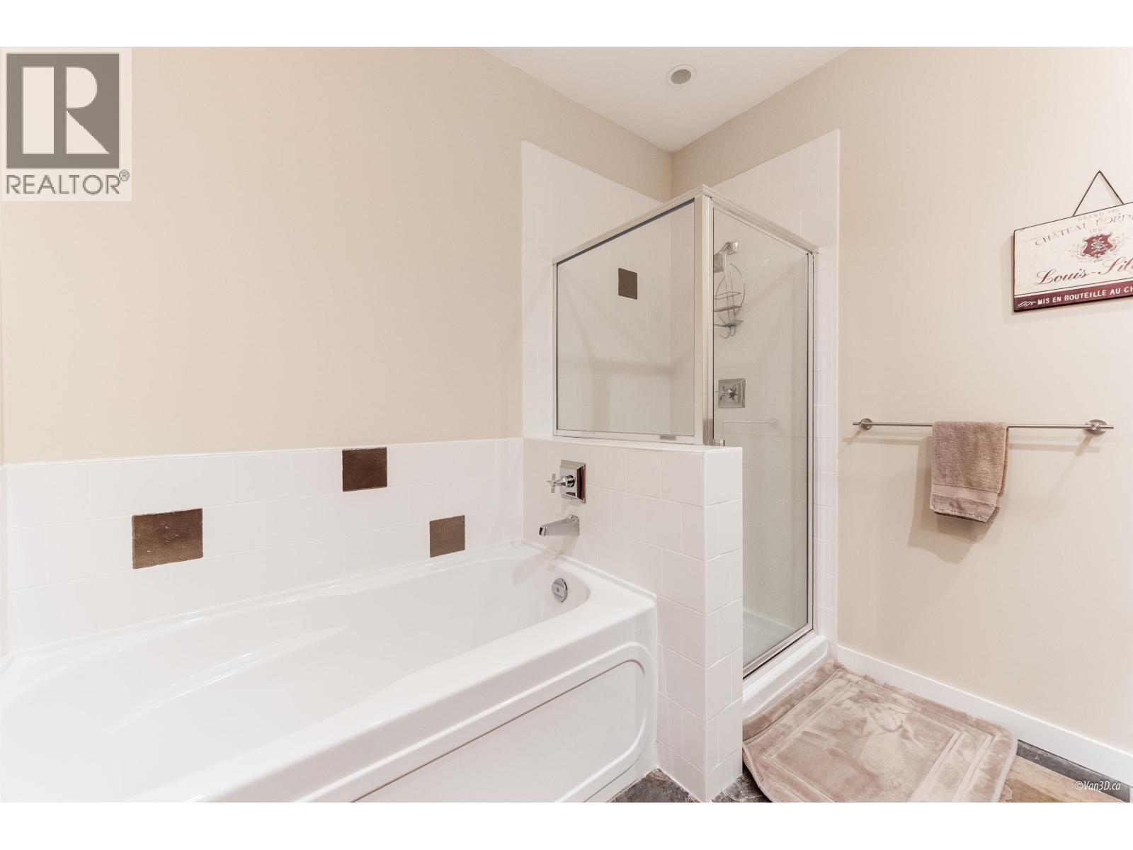 306 240 SALTER STREET, New Westminster