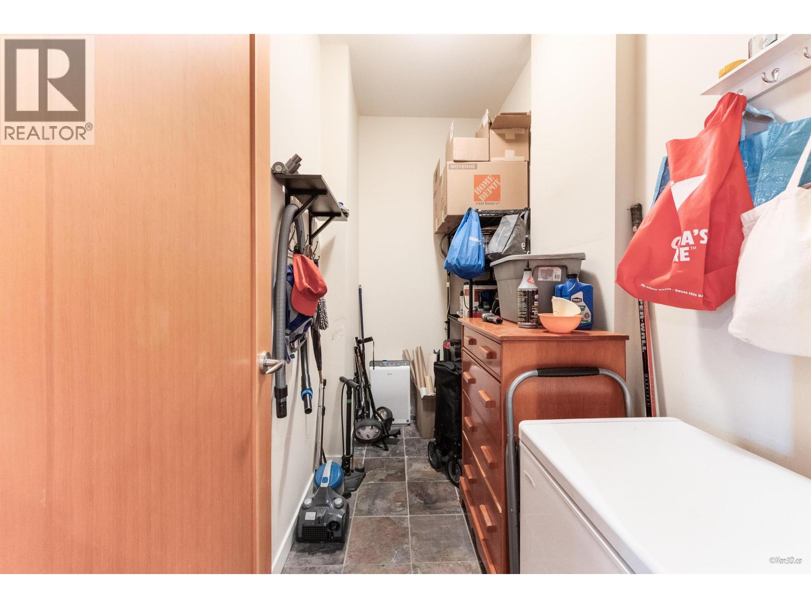 306 240 SALTER STREET, New Westminster