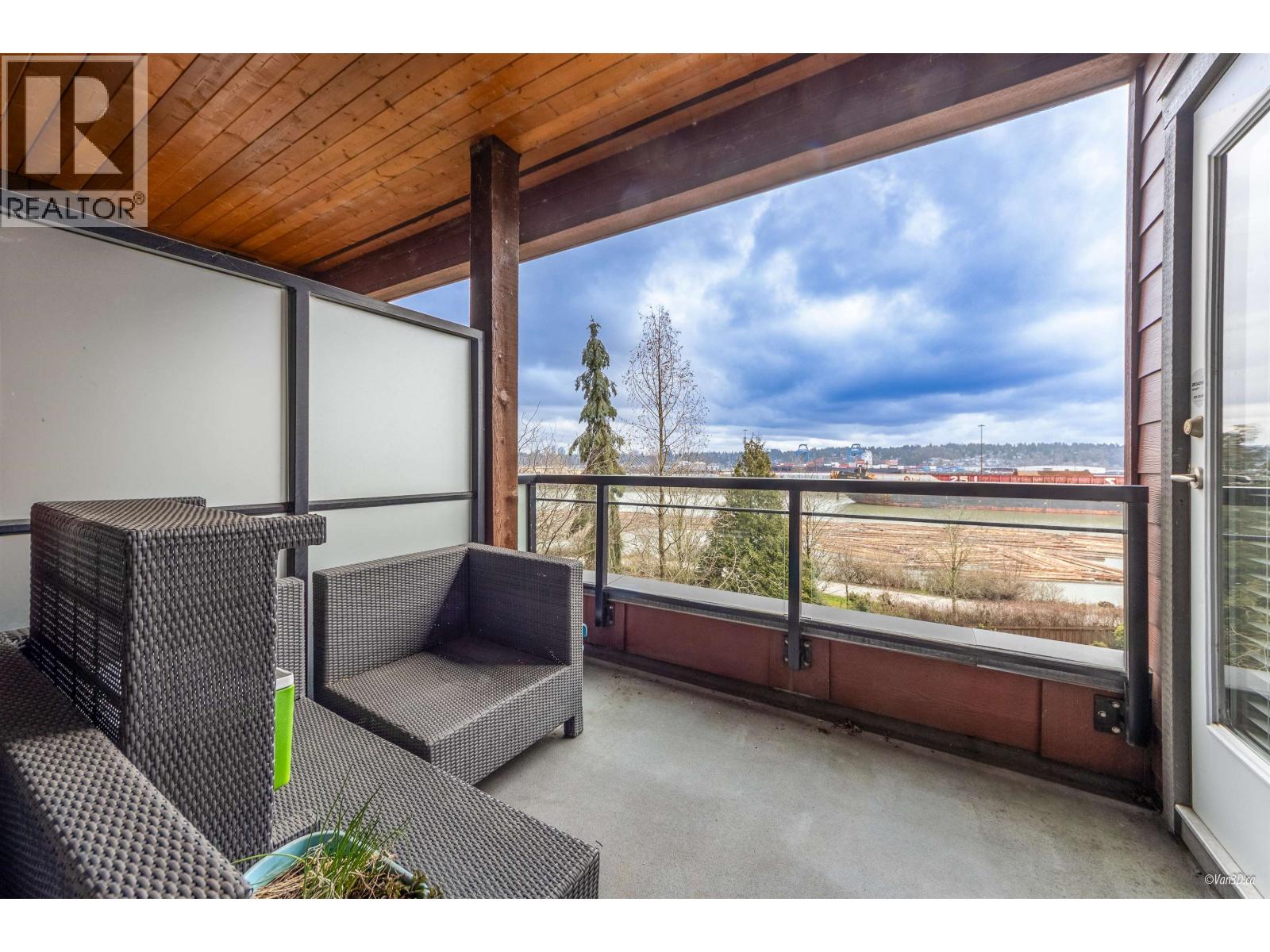 306 240 SALTER STREET, New Westminster