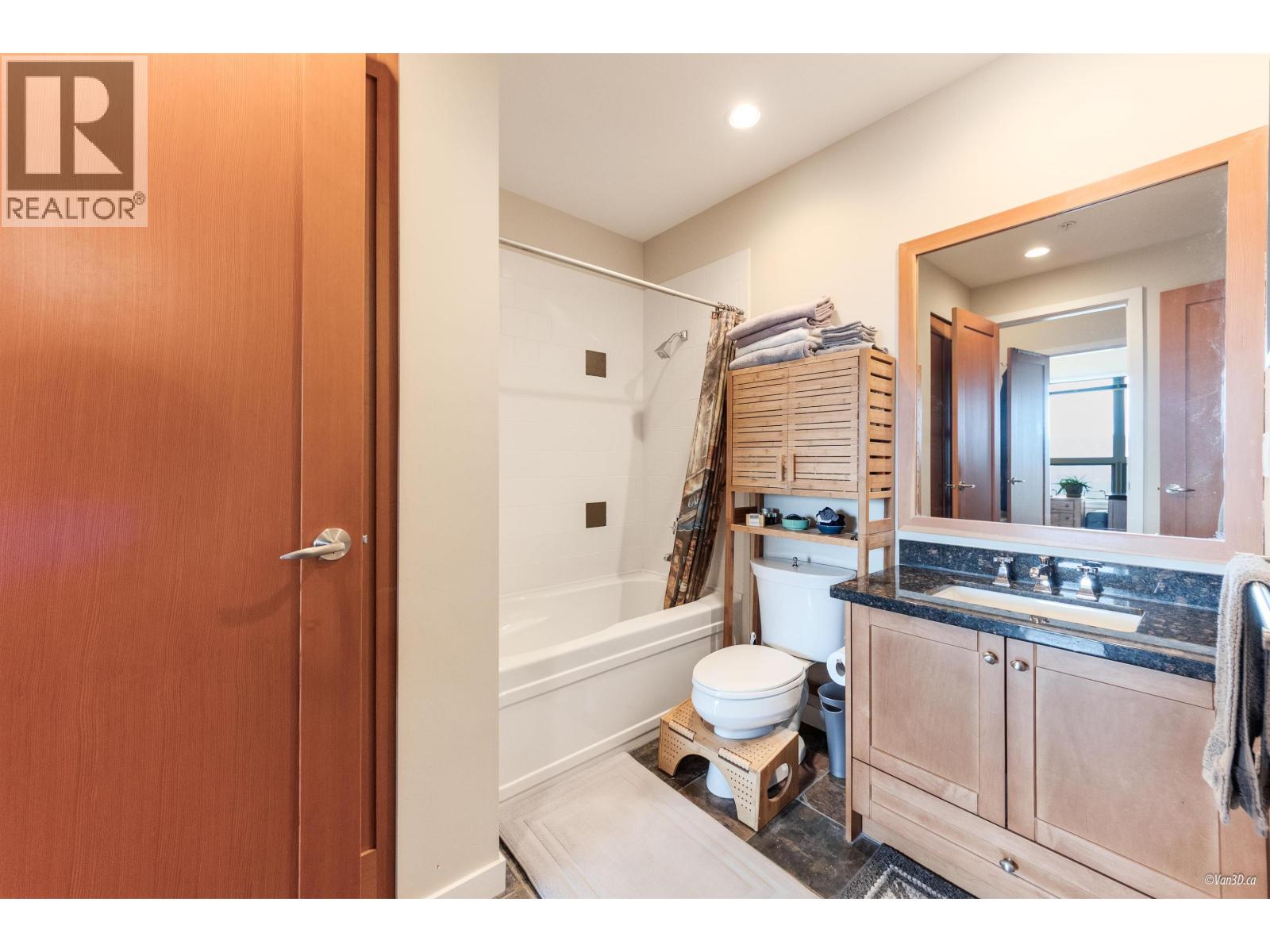 306 240 SALTER STREET, New Westminster