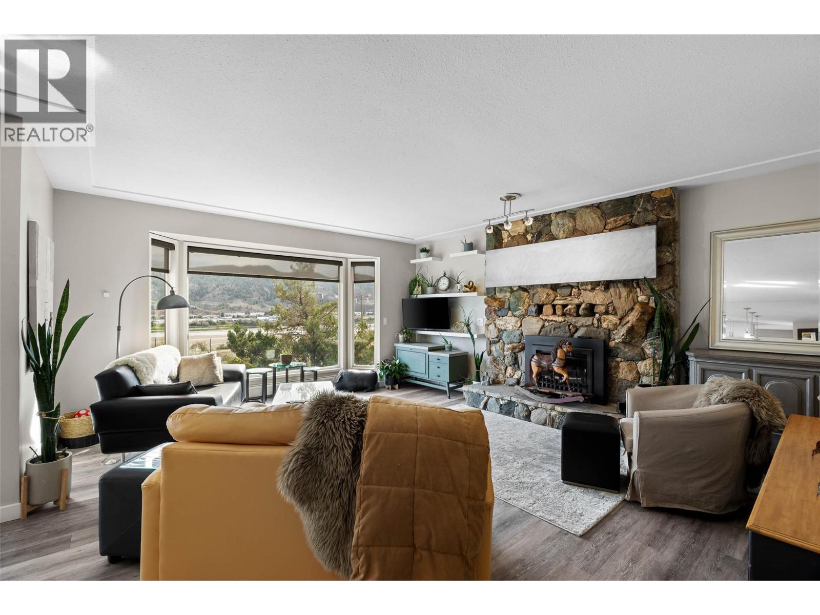 3119 SHUSWAP ROAD - 13