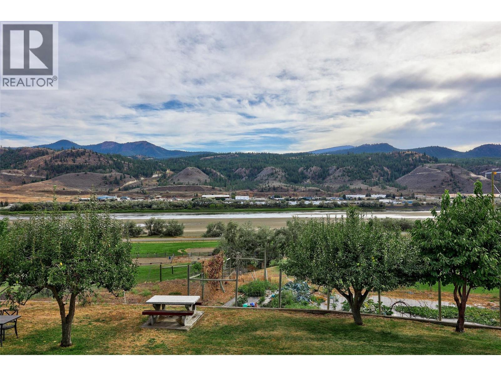 3119 SHUSWAP ROAD - 22