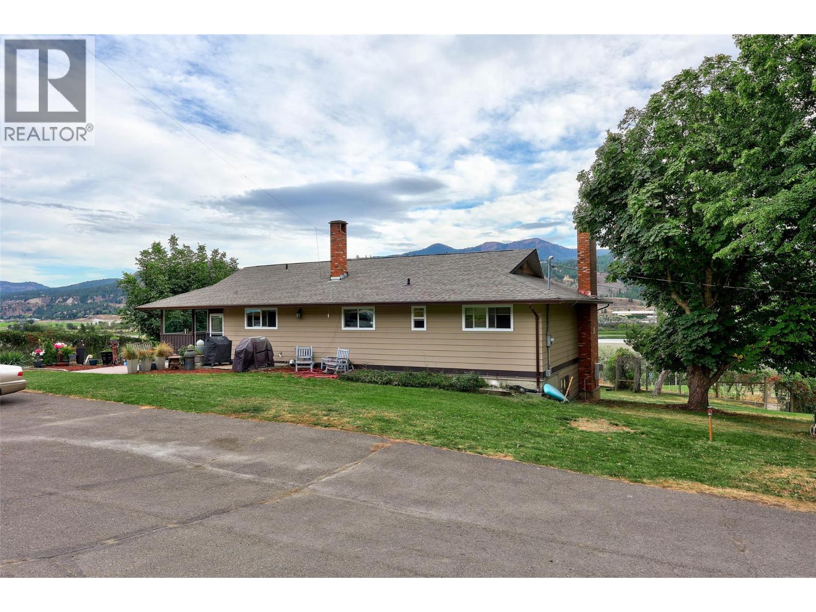 3119 SHUSWAP ROAD - 4