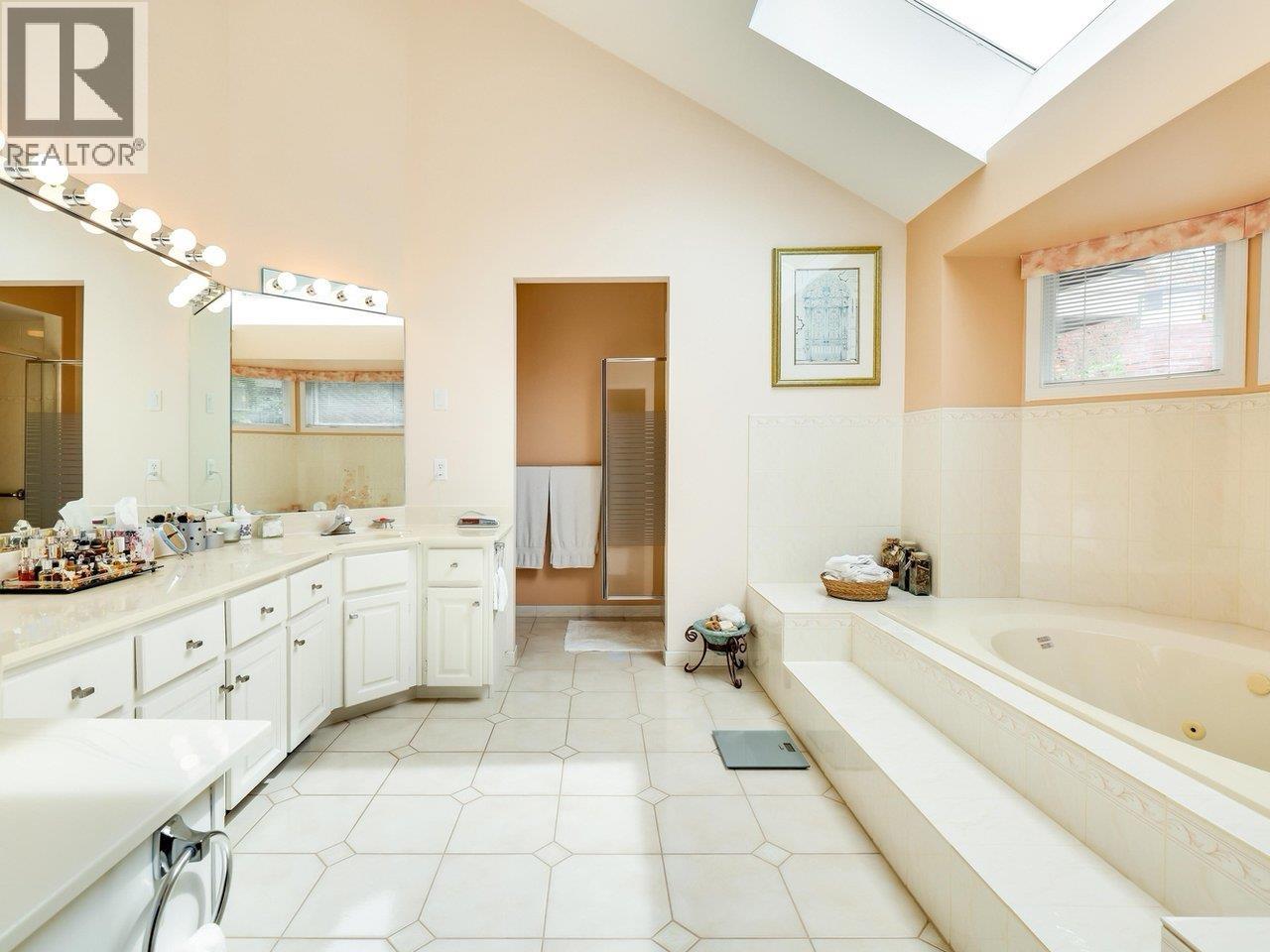 4704 STAHAKEN Place, Tsawwassen