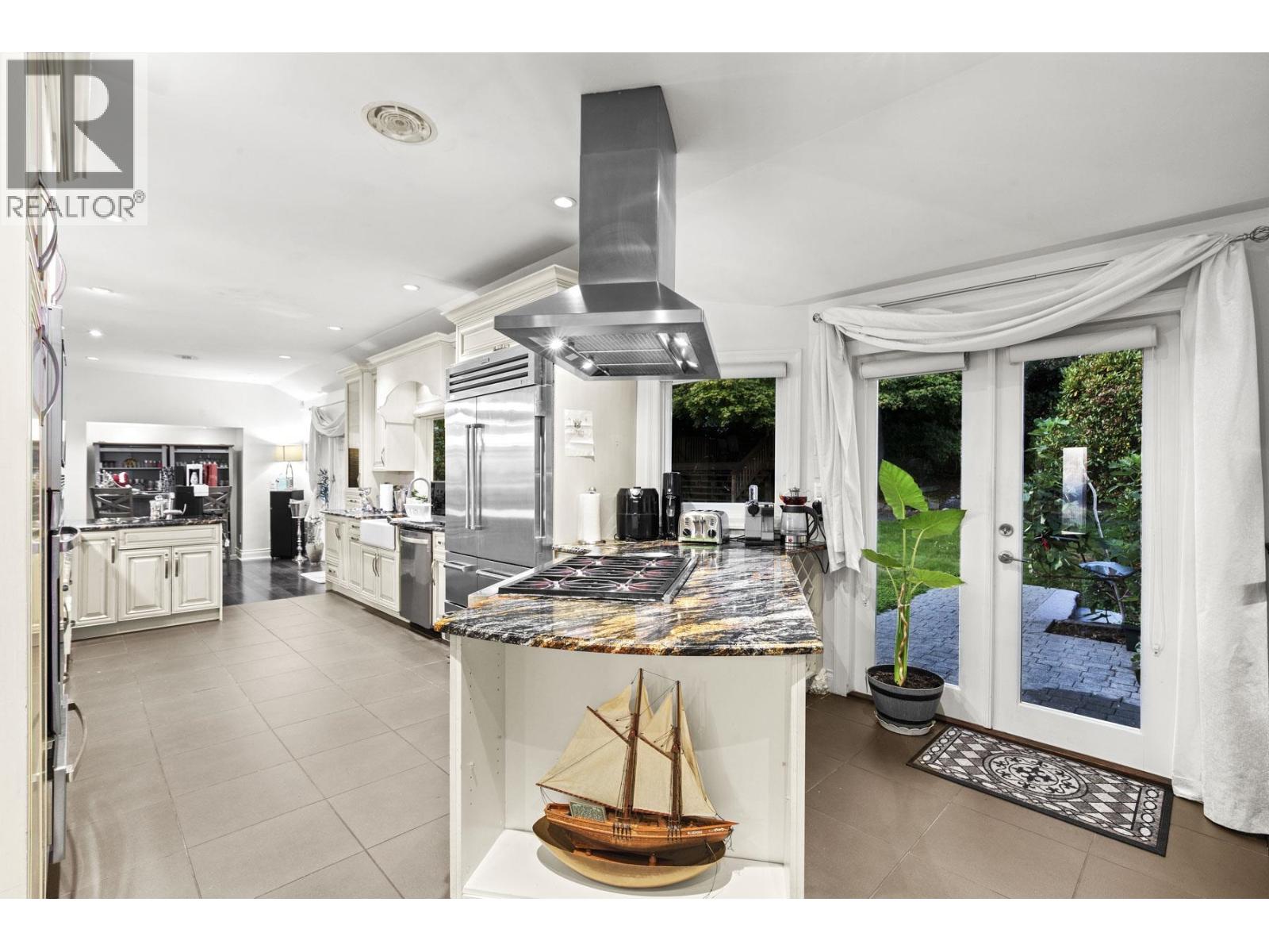 1391 CHARTWELL DRIVE, West Vancouver