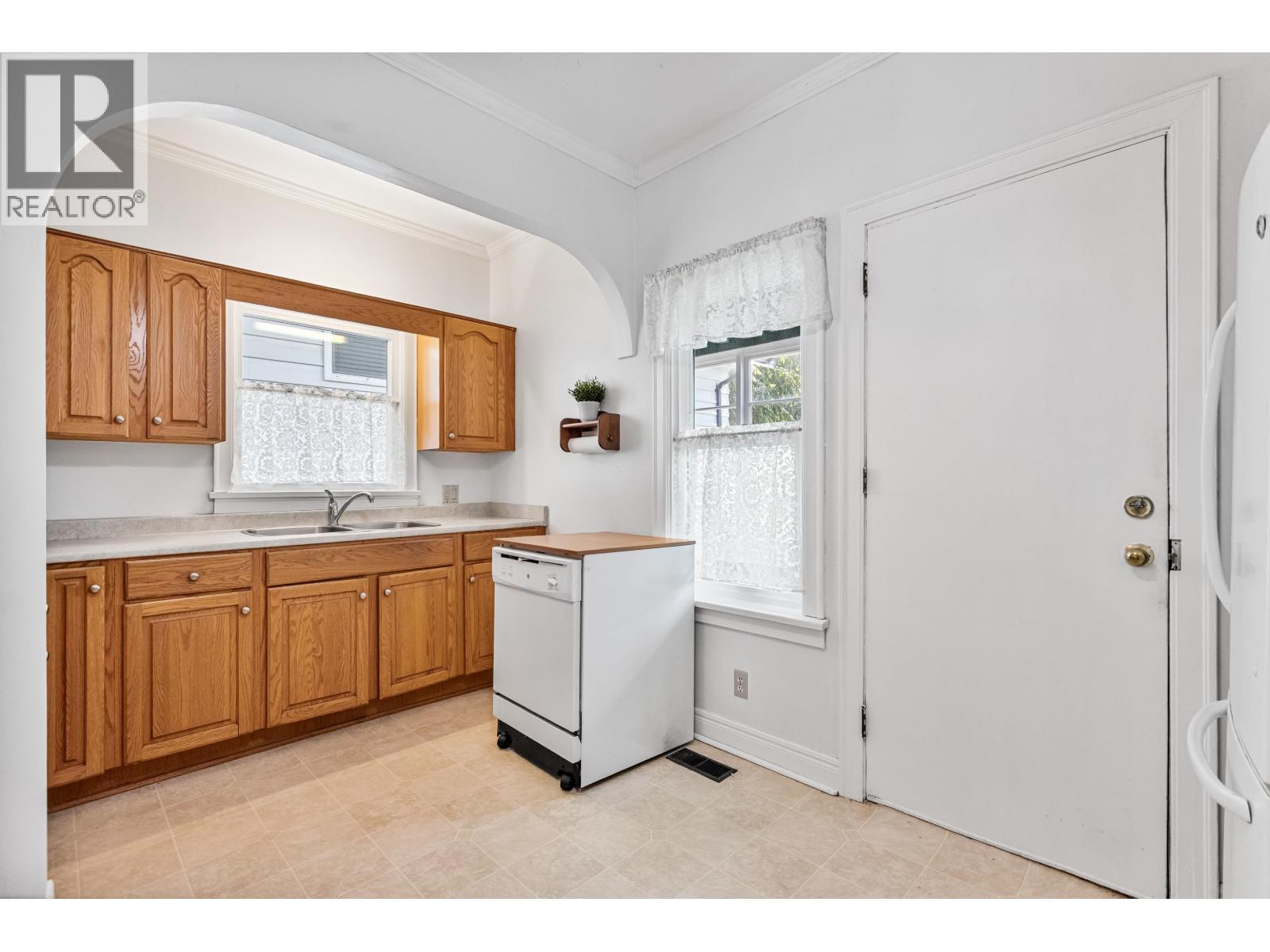 1972 FRASER AVENUE, Port Coquitlam