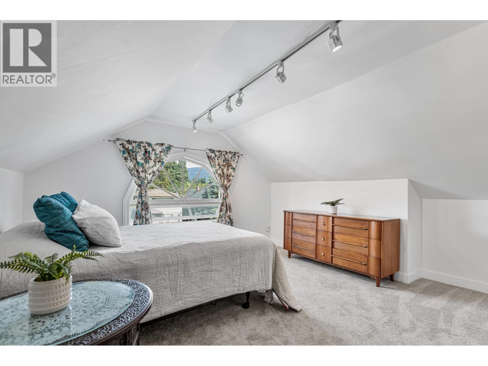 1972 FRASER AVENUE, Port Coquitlam