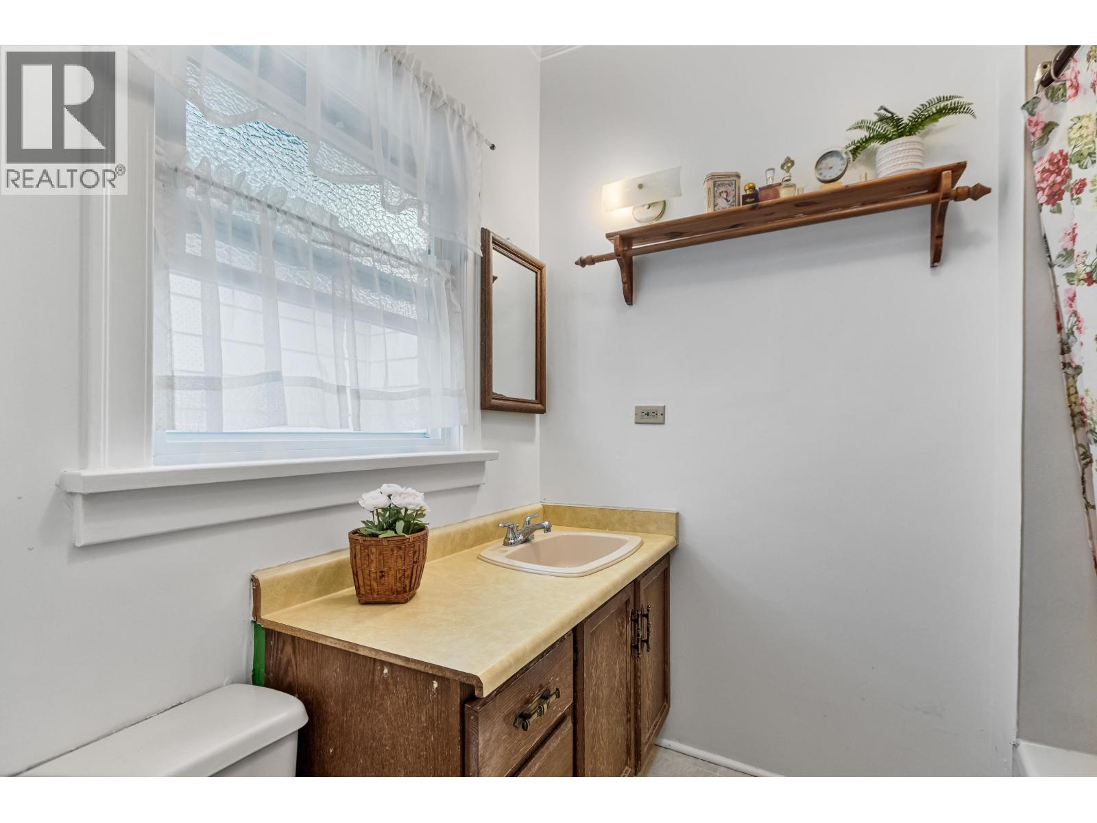 1972 FRASER AVENUE, Port Coquitlam