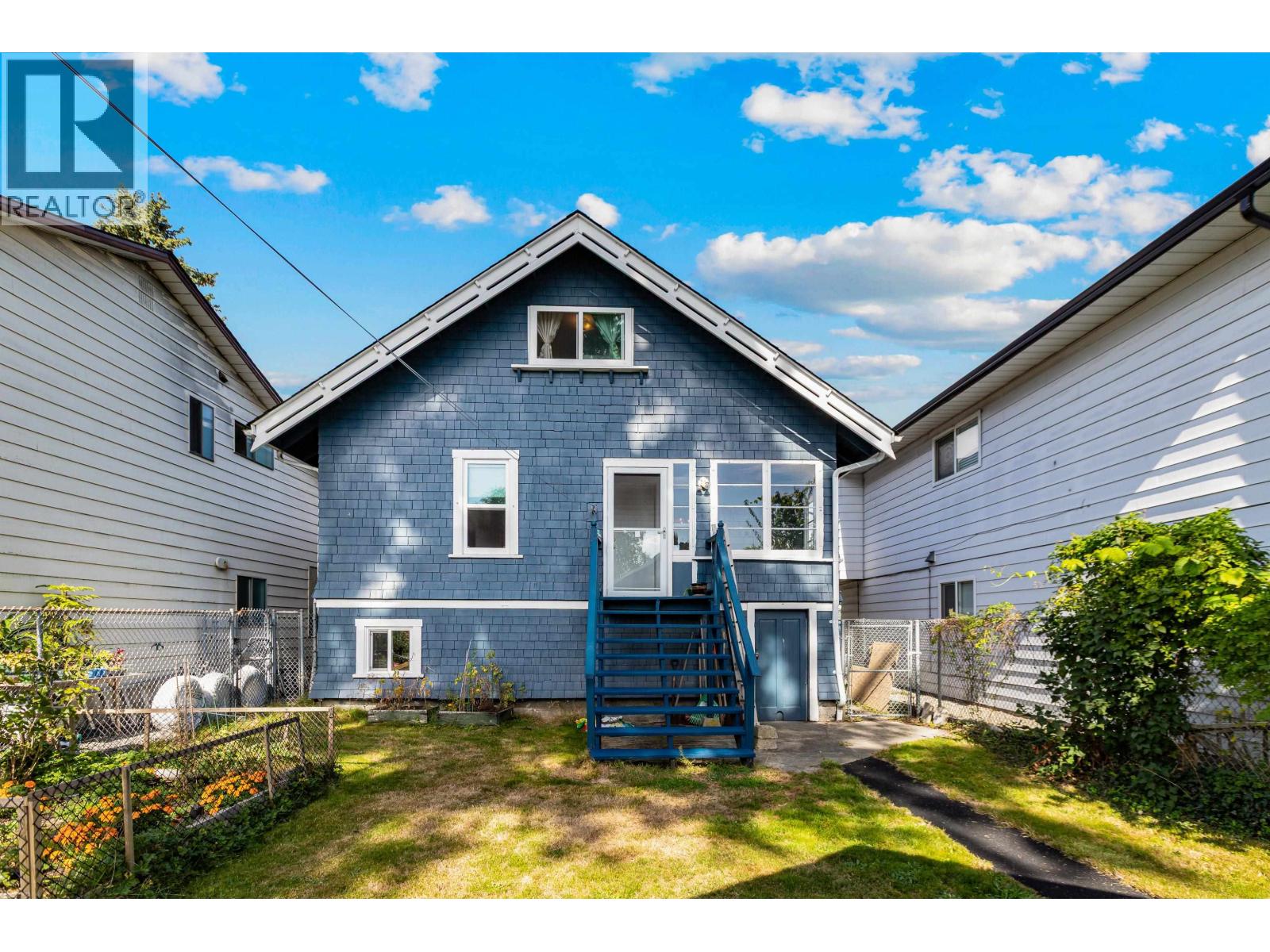 1972 FRASER AVENUE, Port Coquitlam