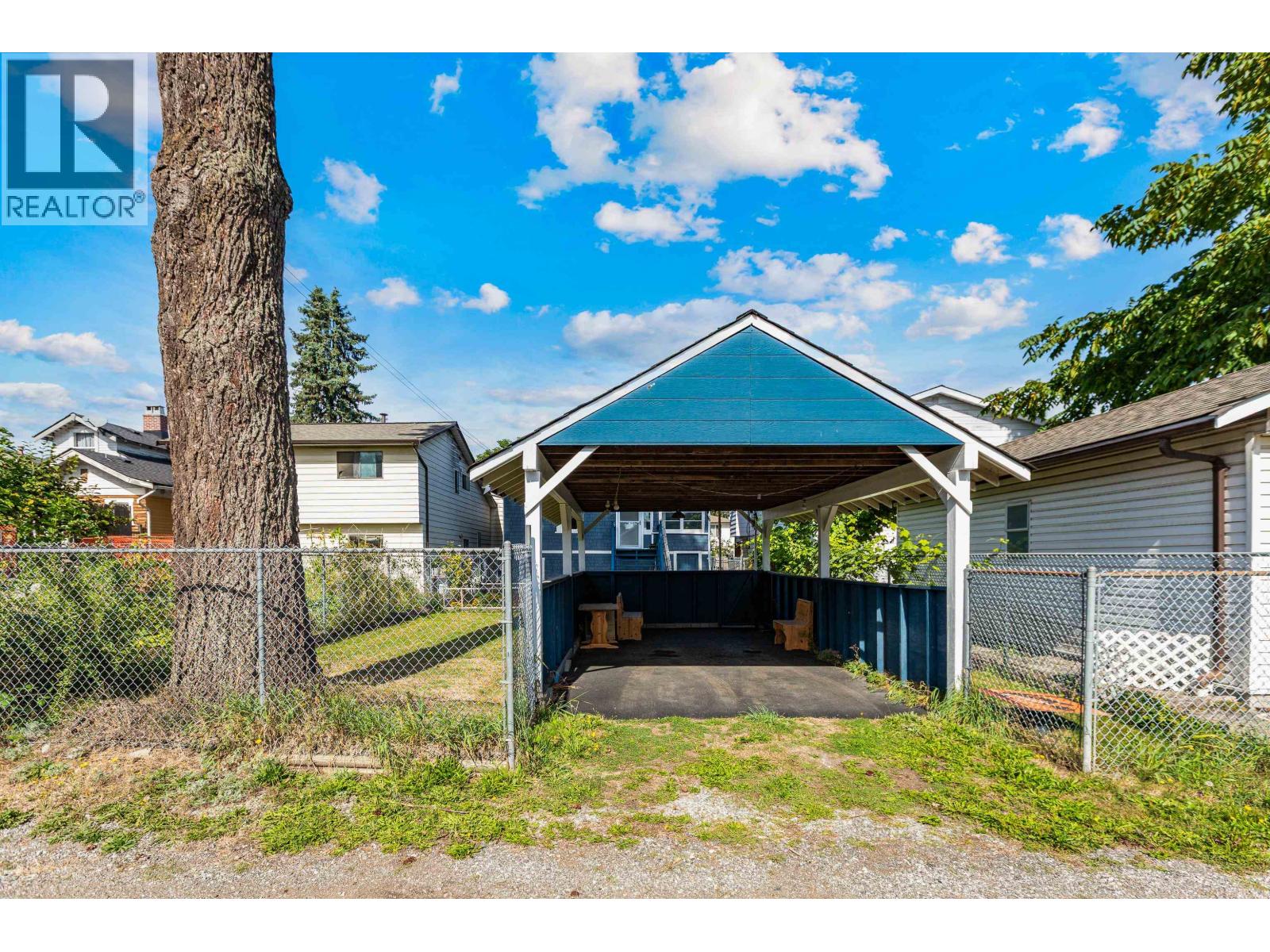 1972 FRASER AVENUE, Port Coquitlam