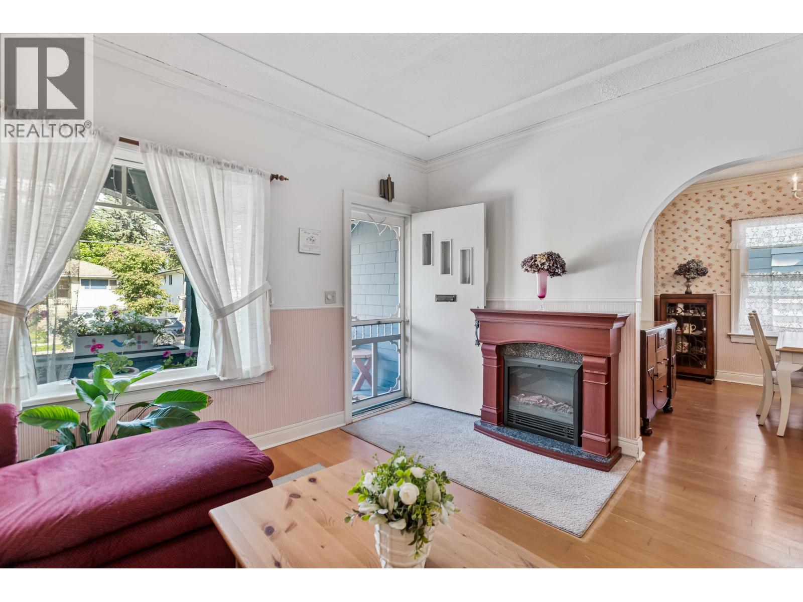 1972 FRASER AVENUE, Port Coquitlam