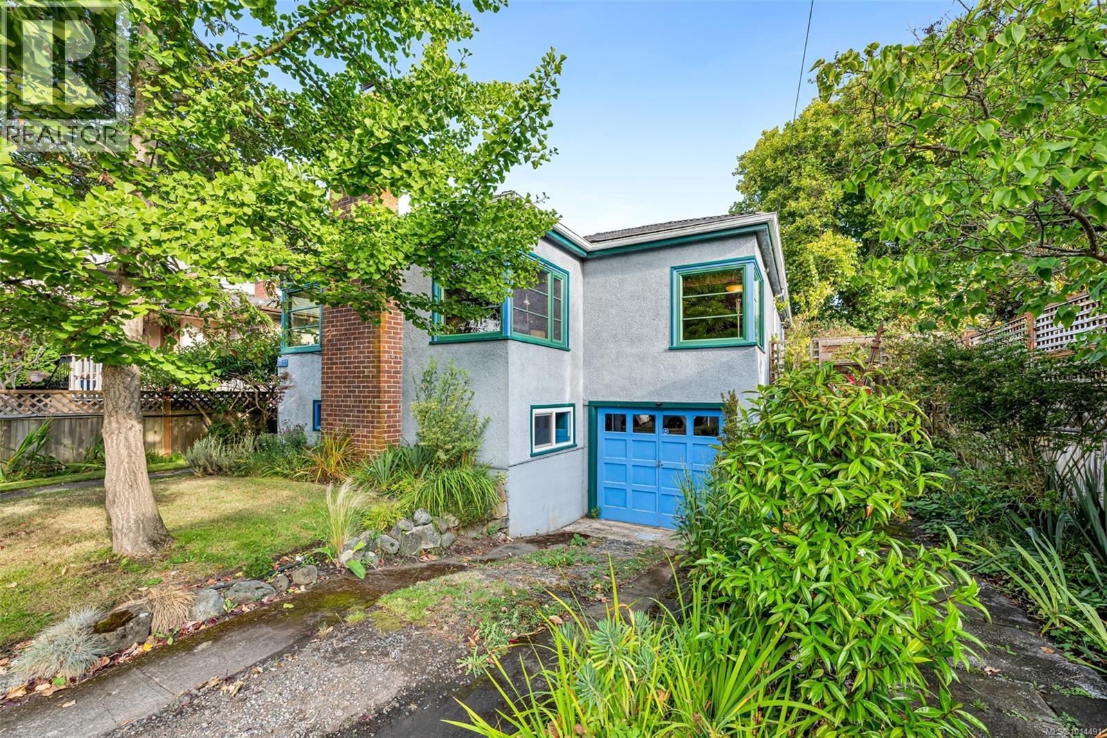 1166 Burdett Ave, Victoria