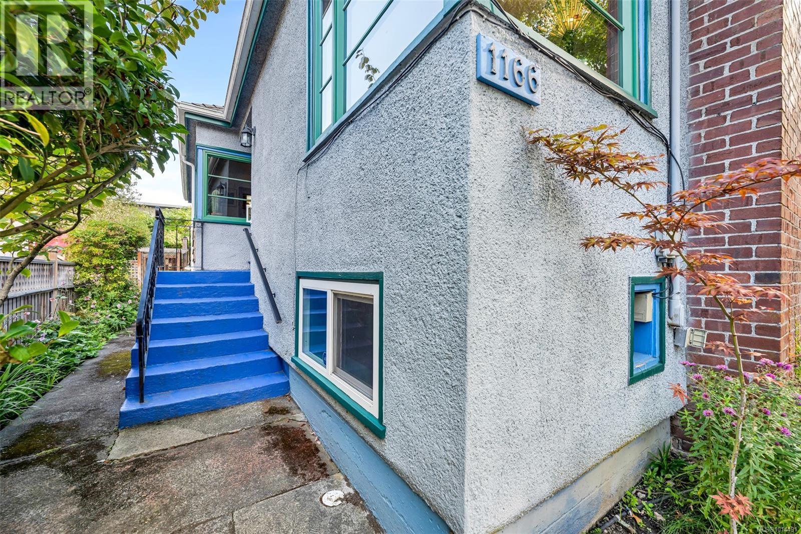 1166 Burdett Ave, Victoria