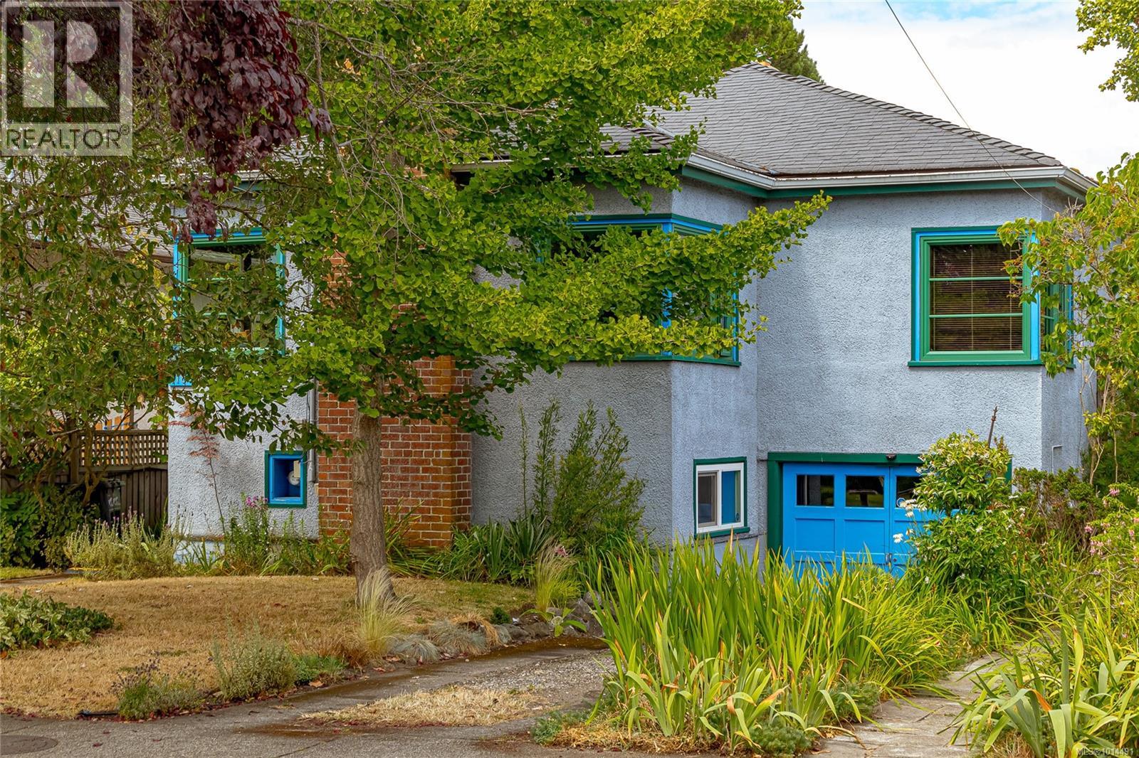 1166 Burdett Ave, Victoria