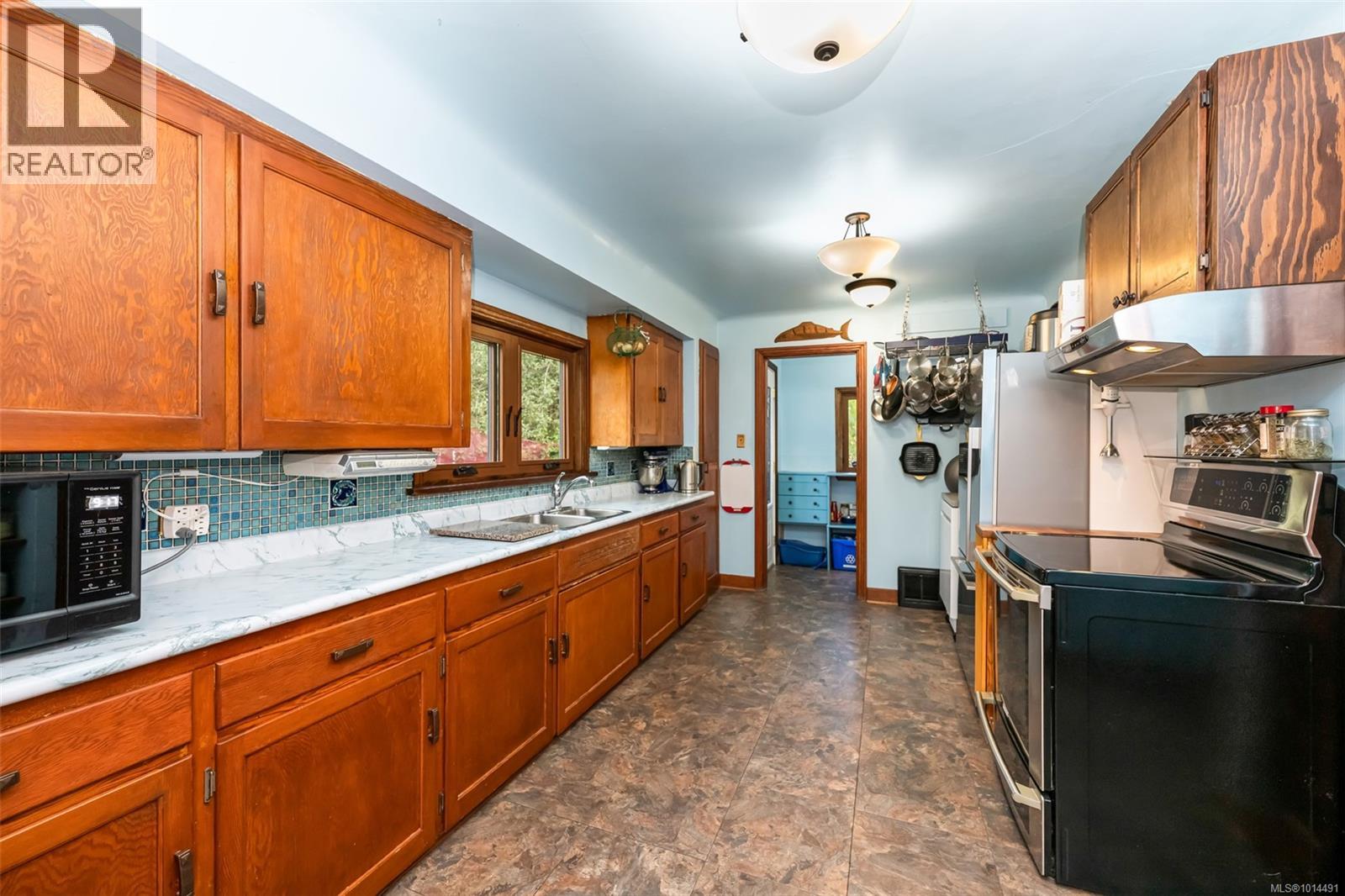 1166 Burdett Ave, Victoria