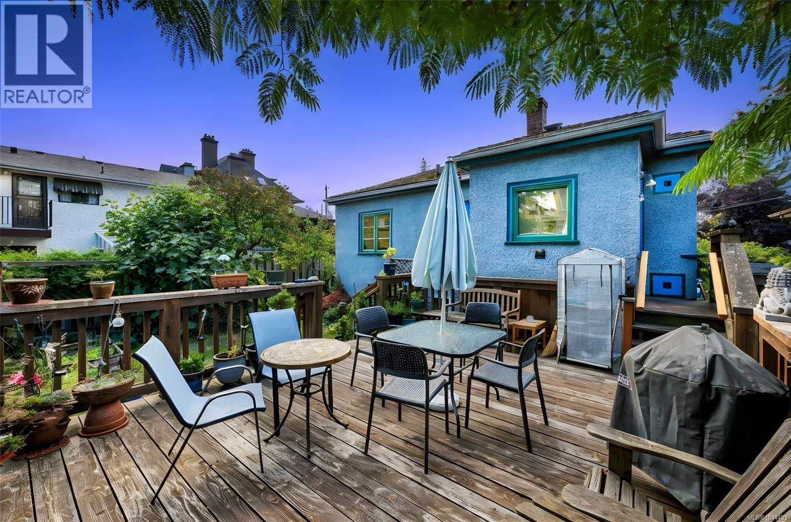 1166 Burdett Ave, Victoria