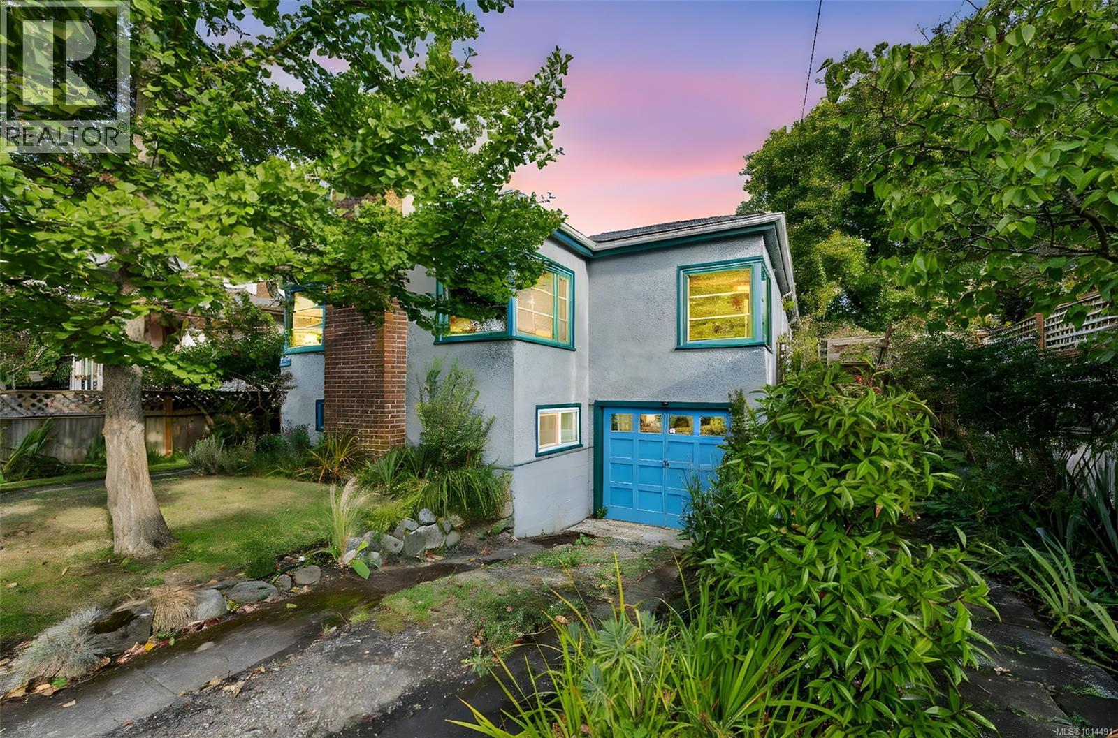1166 Burdett Ave, Victoria