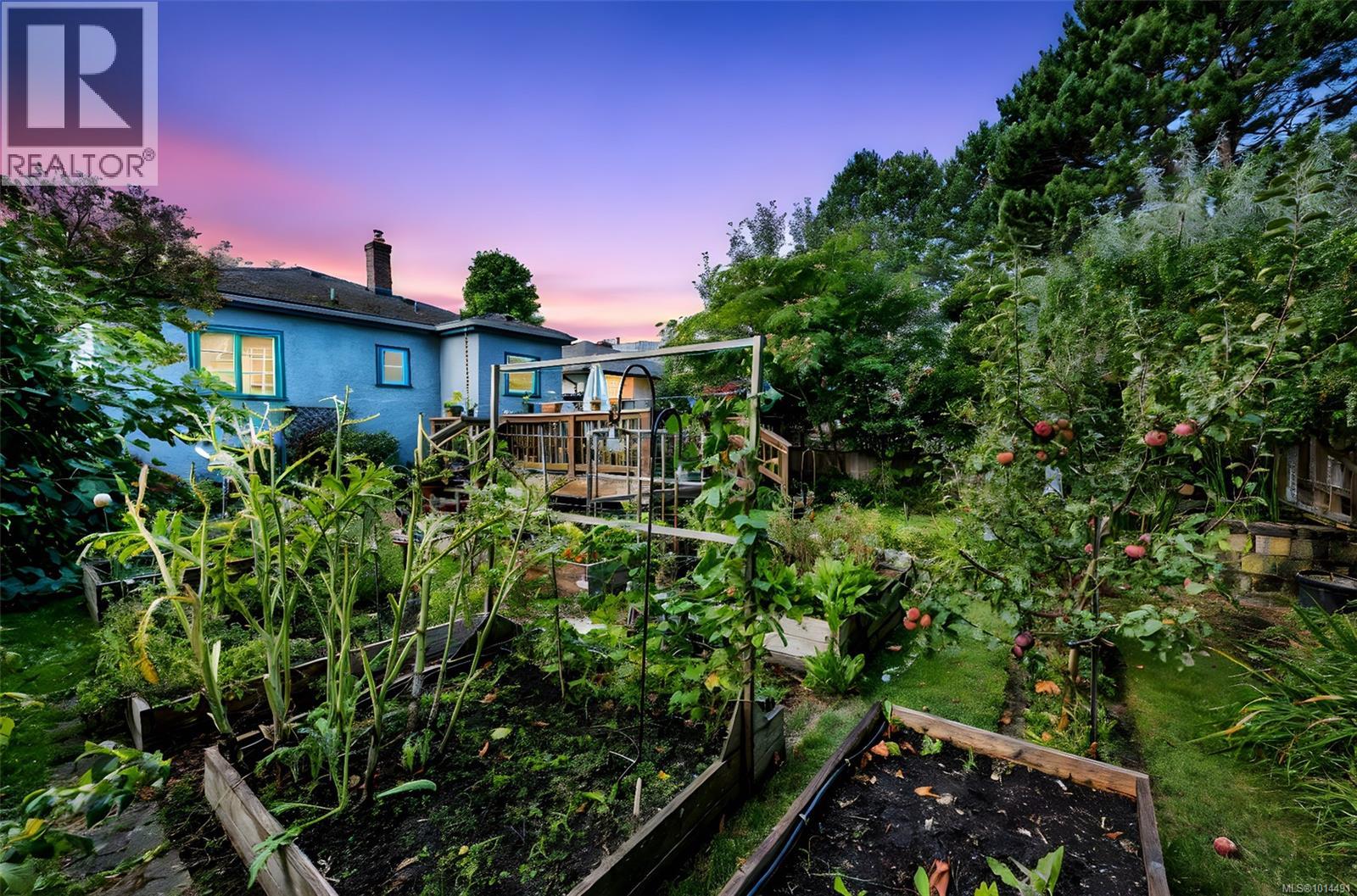 1166 Burdett Ave, Victoria
