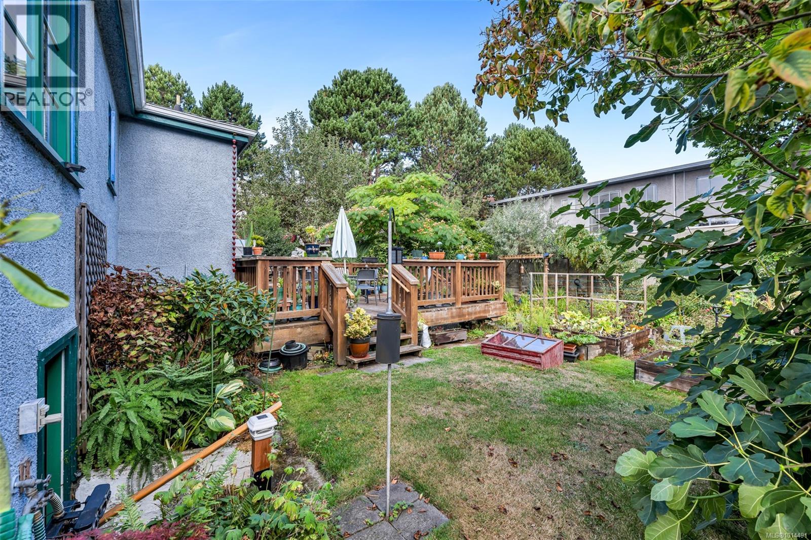 1166 Burdett Ave, Victoria