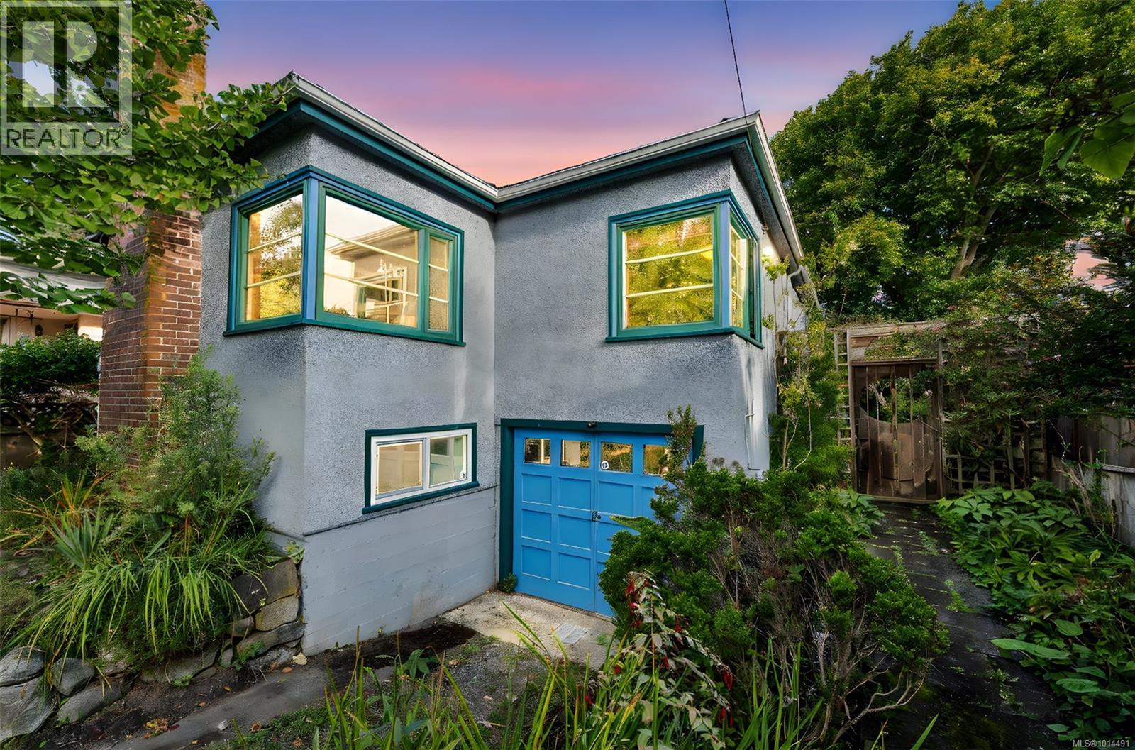 1166 Burdett Ave, Victoria