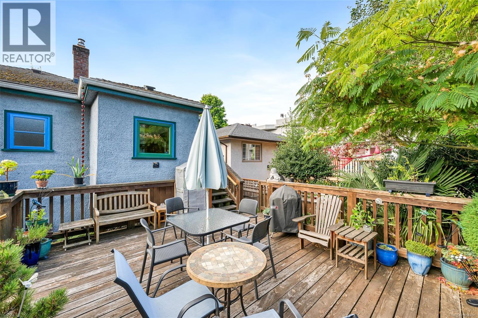 1166 Burdett Ave, Victoria