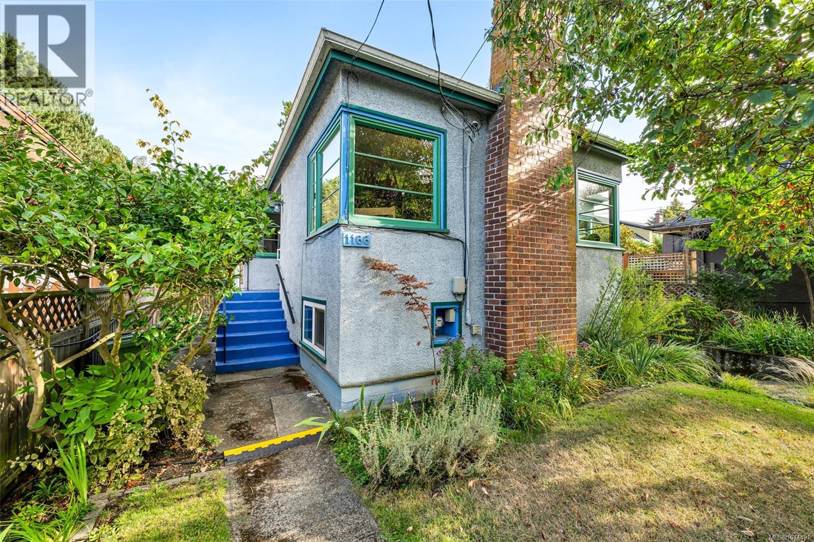 1166 Burdett Ave, Victoria