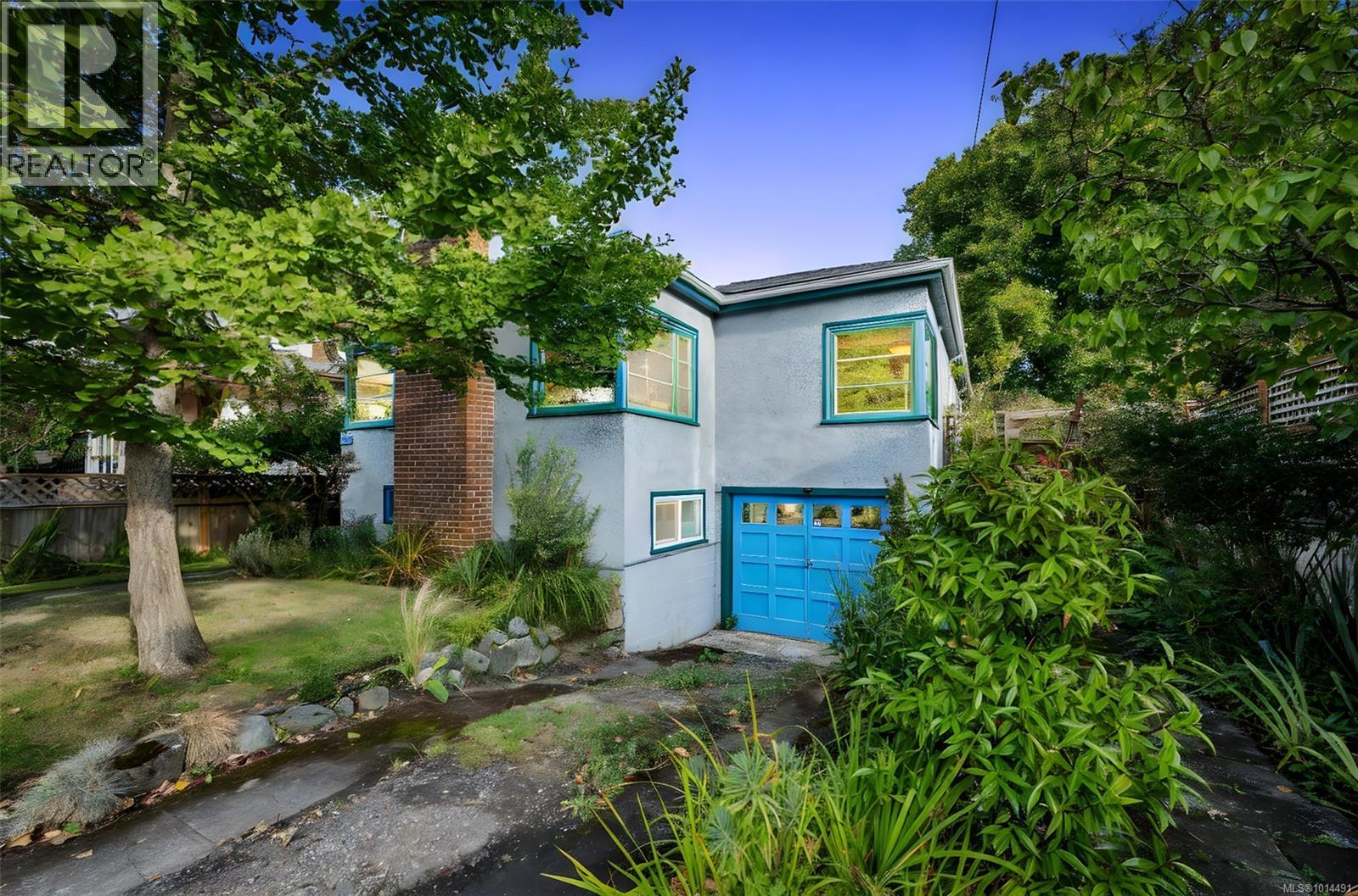 1166 Burdett Ave, Victoria