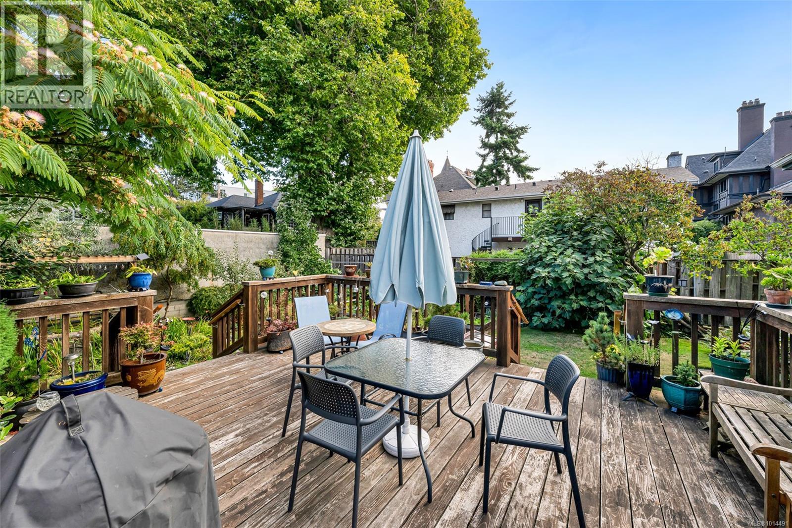 1166 Burdett Ave, Victoria