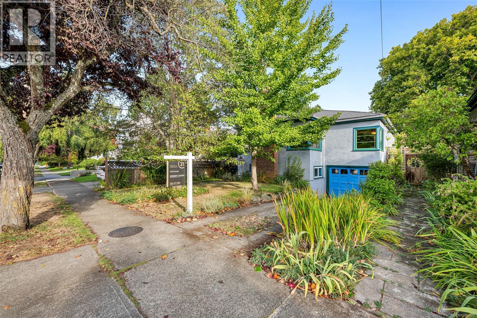 1166 Burdett Ave, Victoria