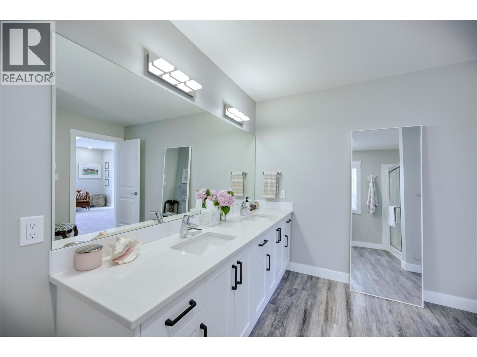 7012 WREN Drive, Osoyoos