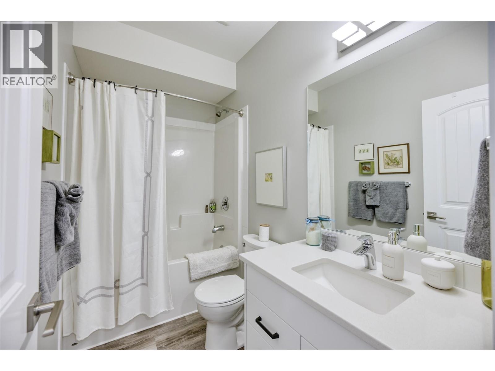 7012 WREN Drive, Osoyoos
