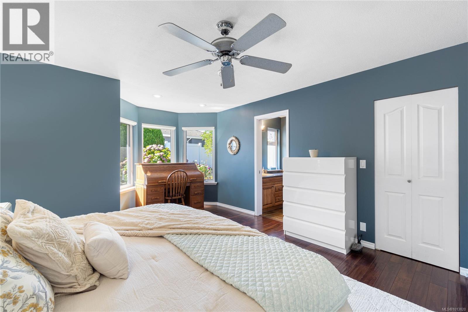 571 Hollywood Rd, Qualicum Beach