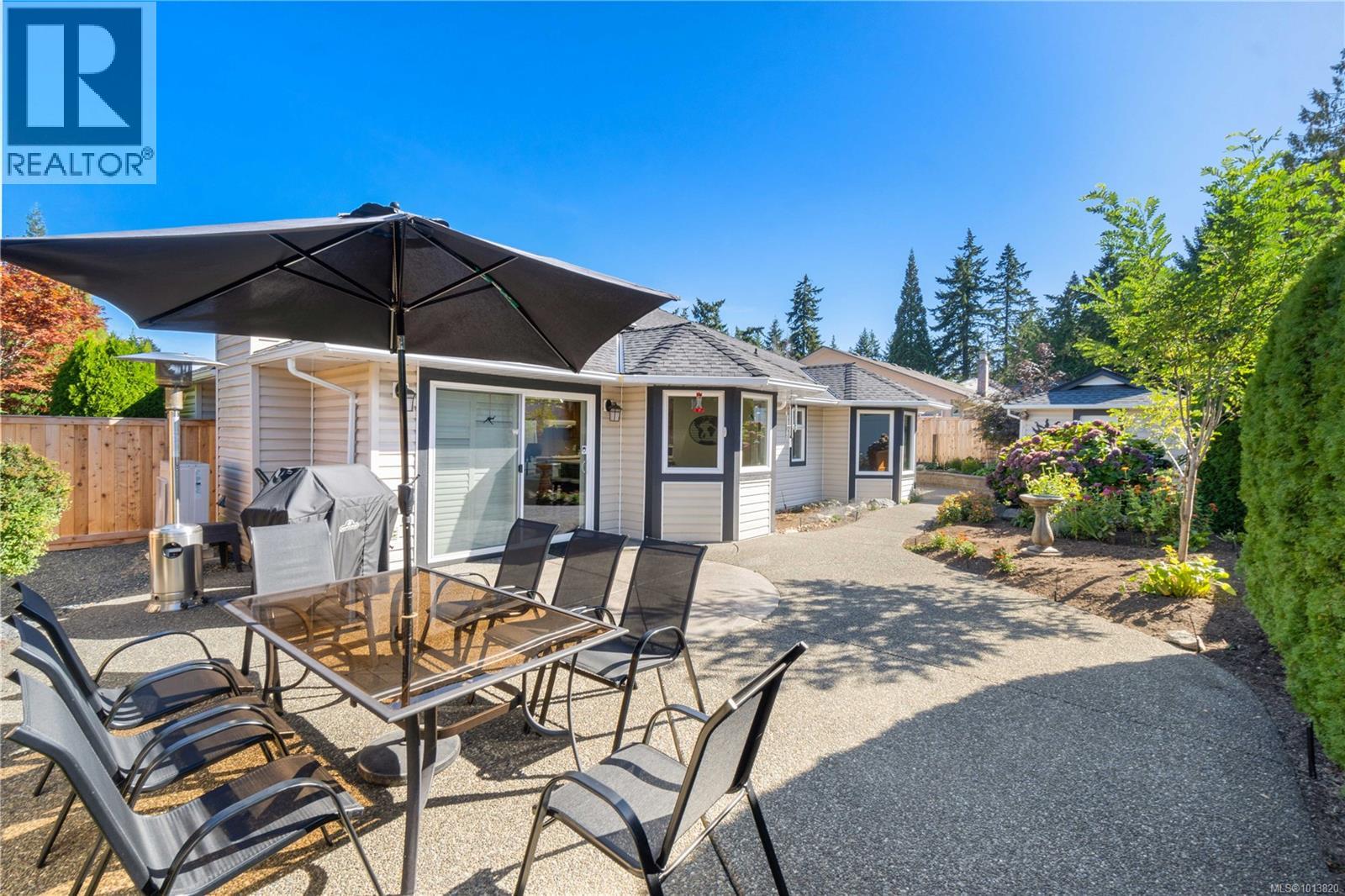 571 Hollywood Rd, Qualicum Beach