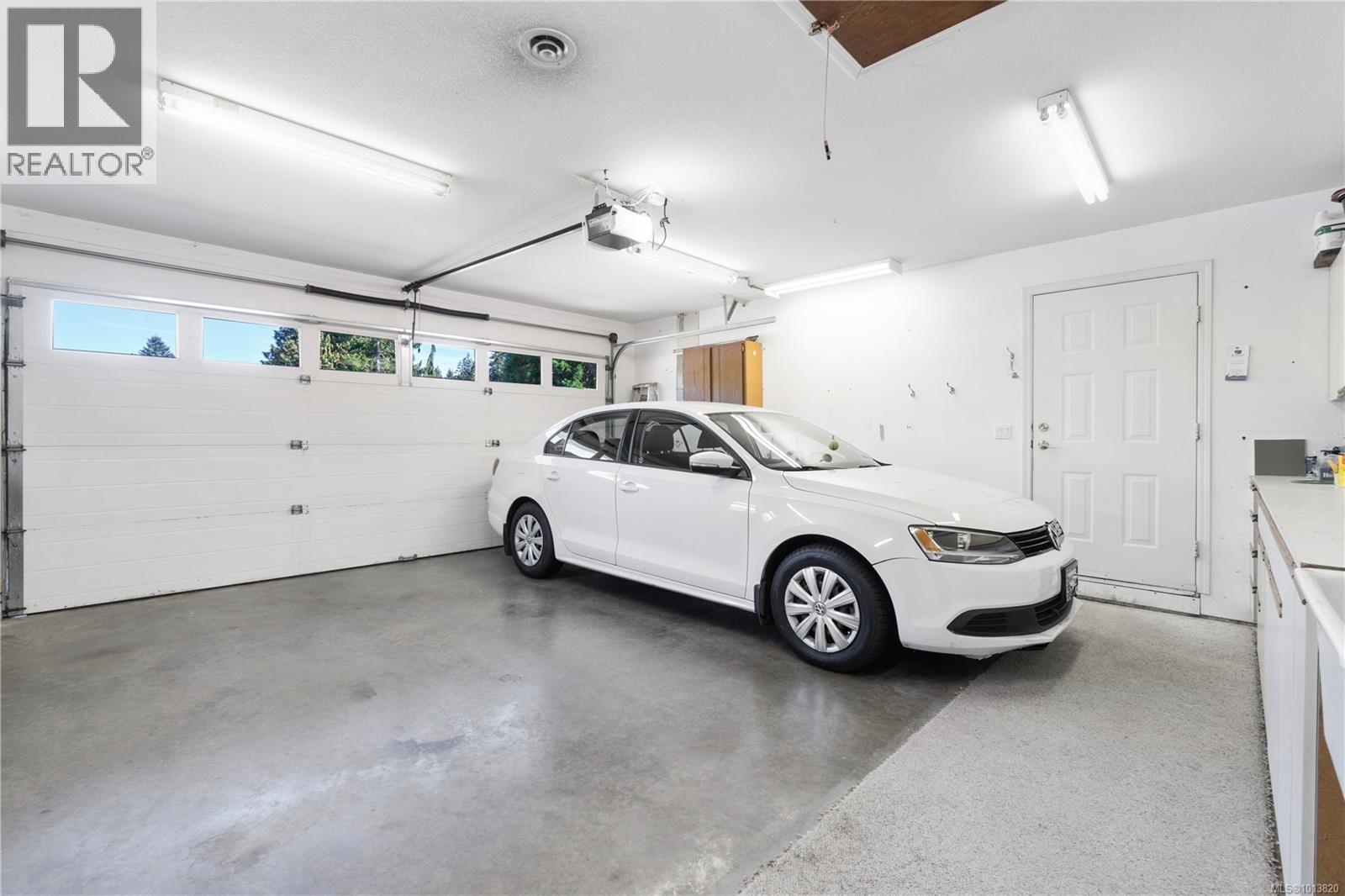 571 Hollywood Rd, Qualicum Beach