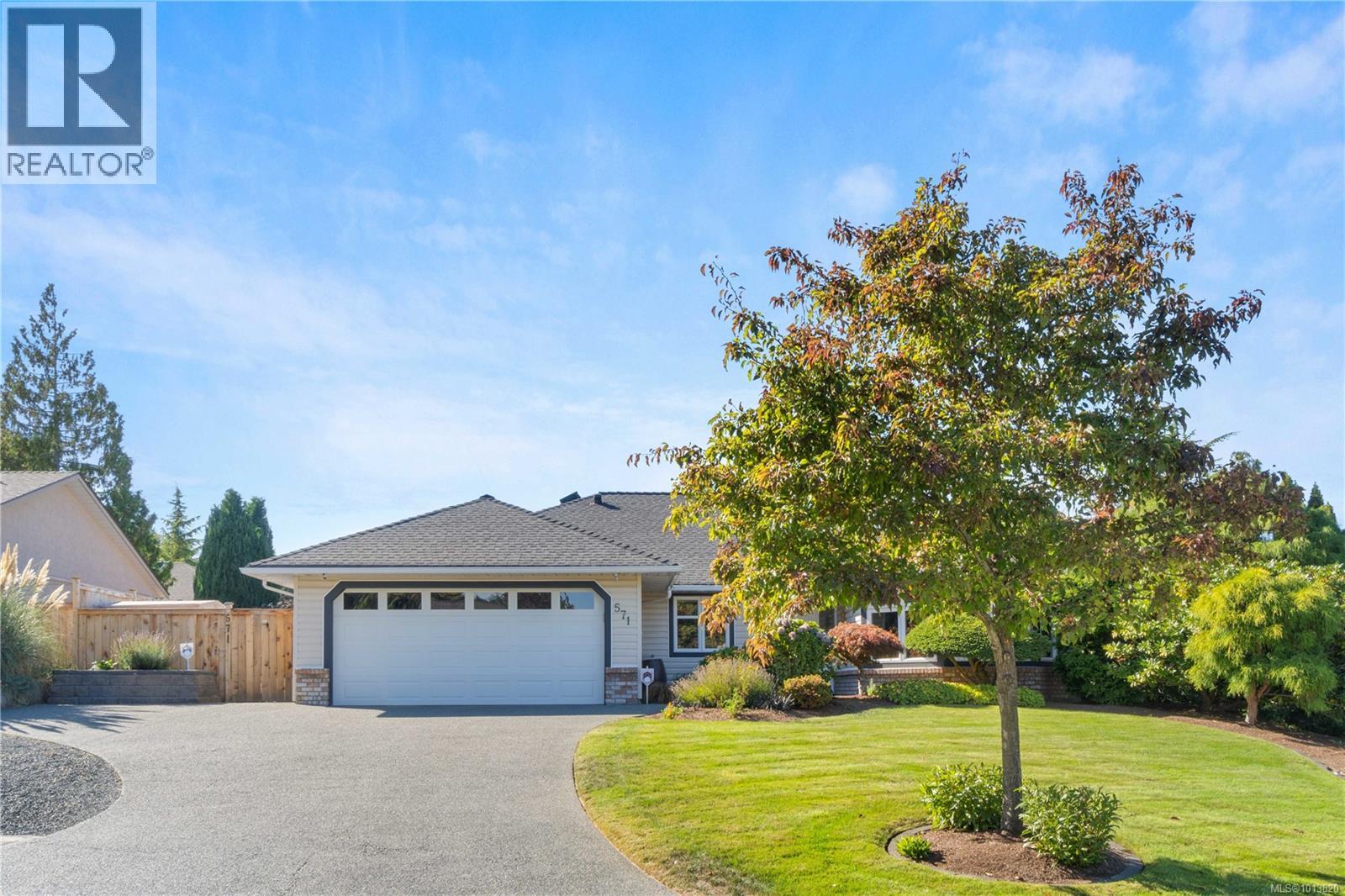571 Hollywood Rd, Qualicum Beach