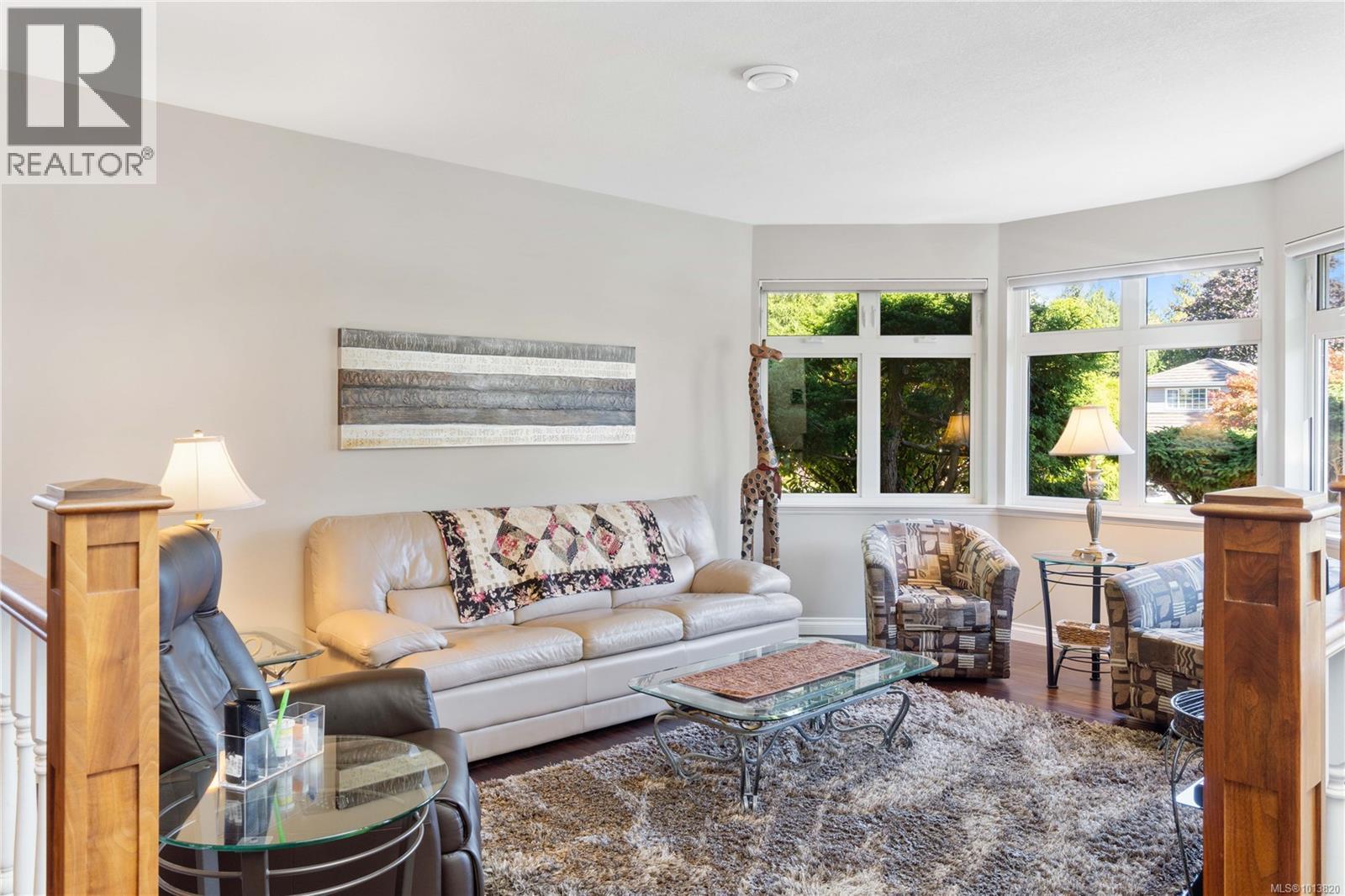 571 Hollywood Rd, Qualicum Beach