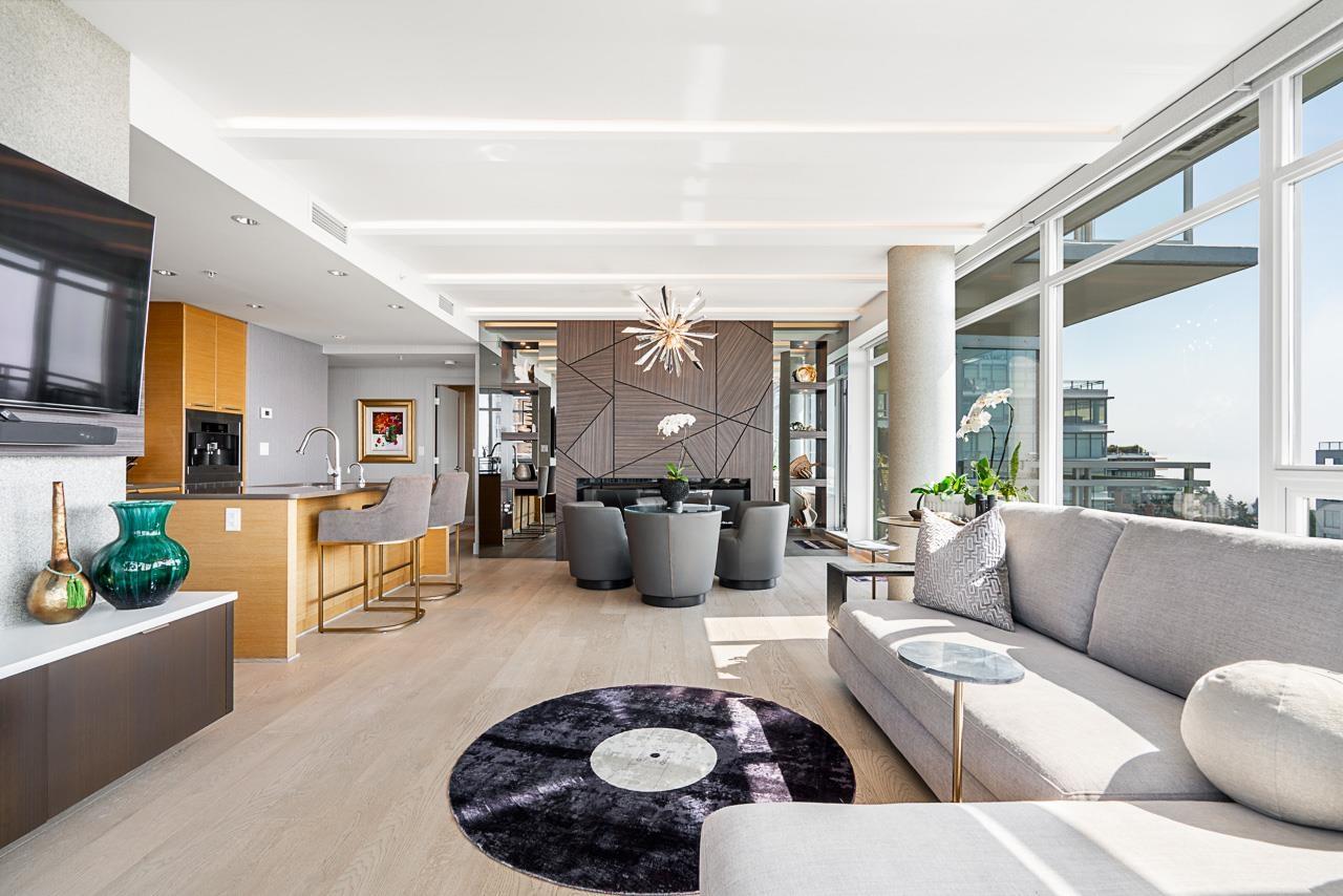 1402 15152 RUSSELL AVENUE, White Rock
