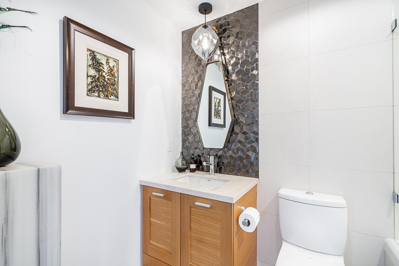 1402 15152 RUSSELL AVENUE, White Rock