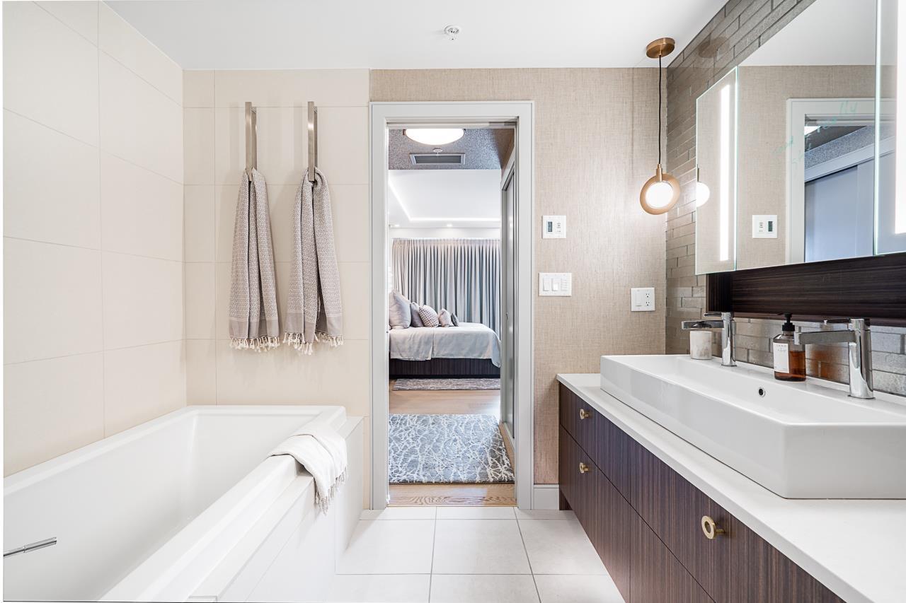 1402 15152 RUSSELL AVENUE, White Rock