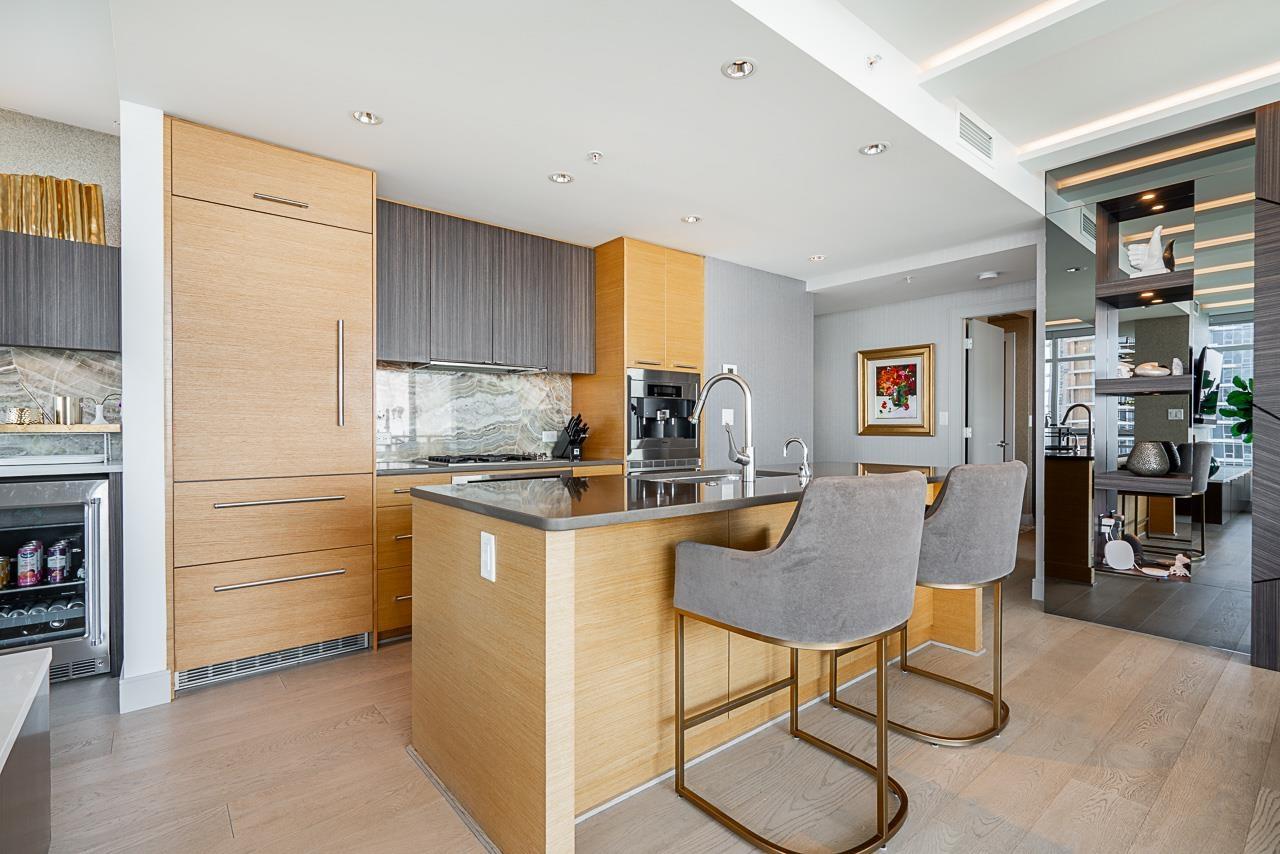 1402 15152 RUSSELL AVENUE, White Rock