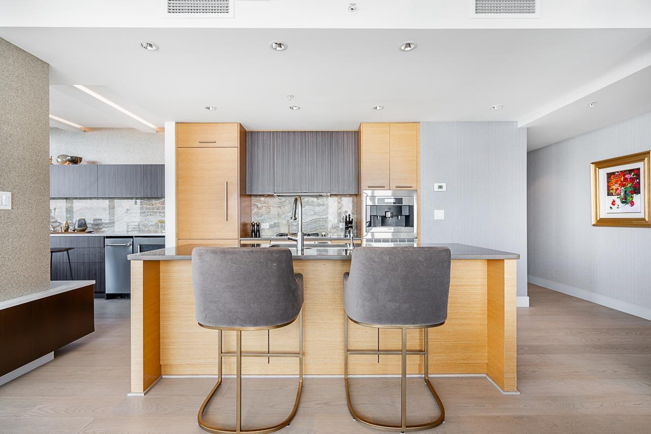 1402 15152 RUSSELL AVENUE, White Rock