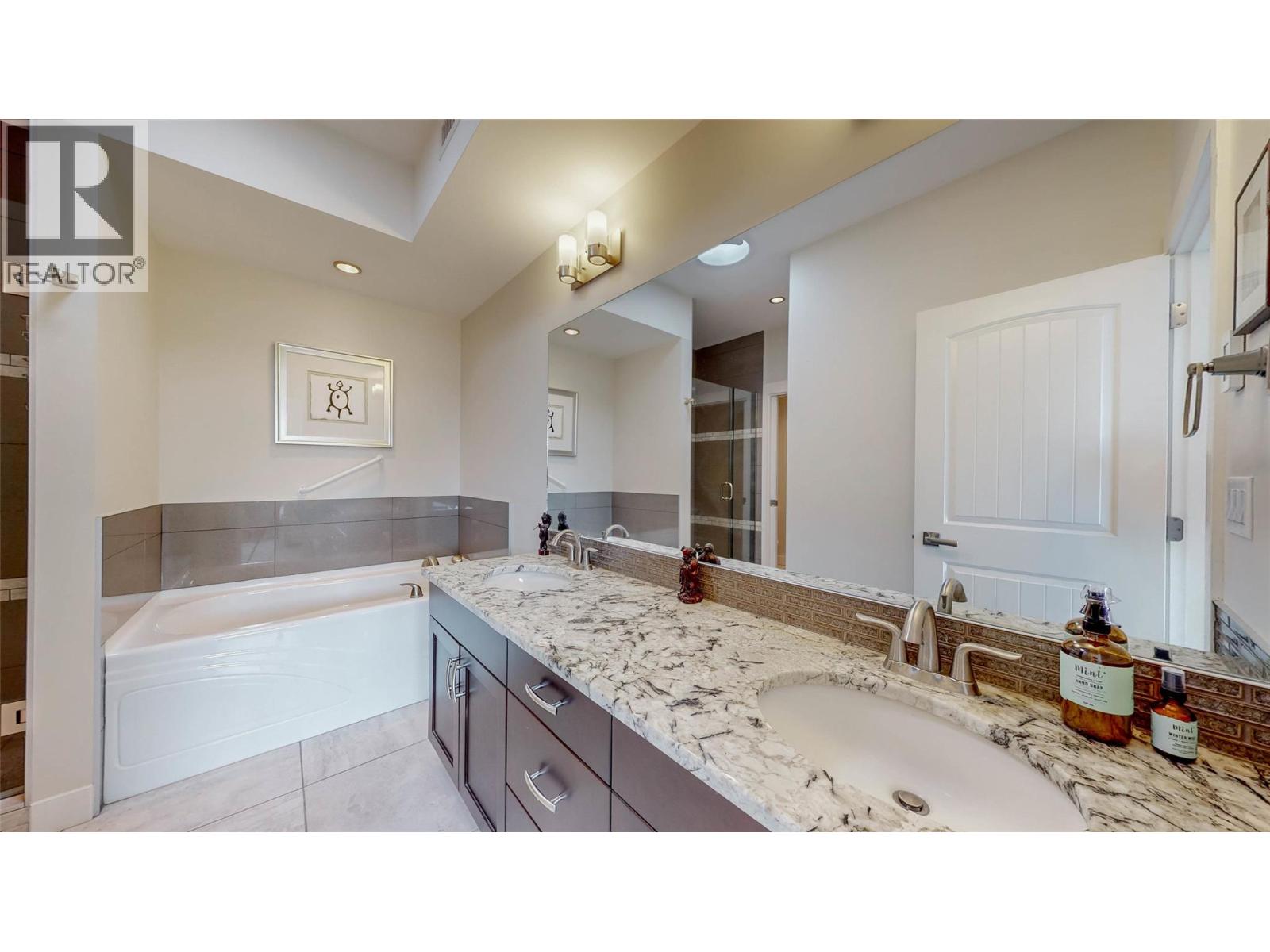2000 VALLEYVIEW Drive Unit# 20, Osoyoos
