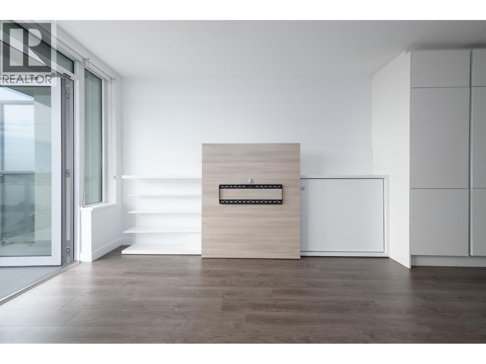 912 988 QUAYSIDE DRIVE, New Westminster